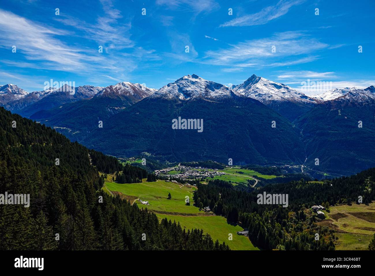 Herbst in Plan d'Amont, Aussois, Dämme und Stauseen über dem kleinen Skigebiet im Maurienne, Nationalpark Vanoise, Südfrankreich, Frankreich, Französisch Stockfoto