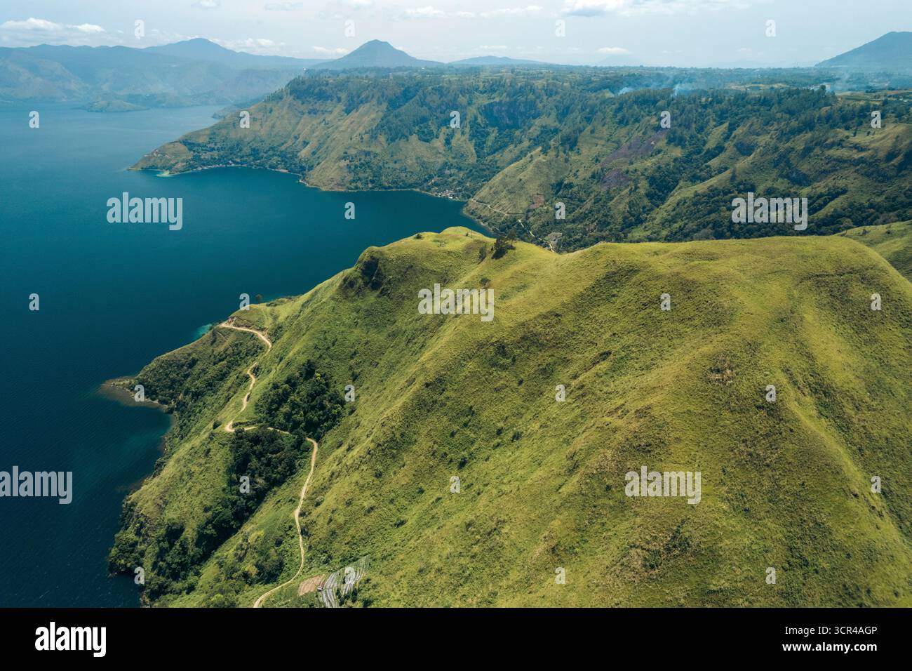 Aus der Vogelperspektive auf den Toba-See, die größte Caldera der Welt, Nord-Sumatra, Sumatra, Indonesien Stockfoto