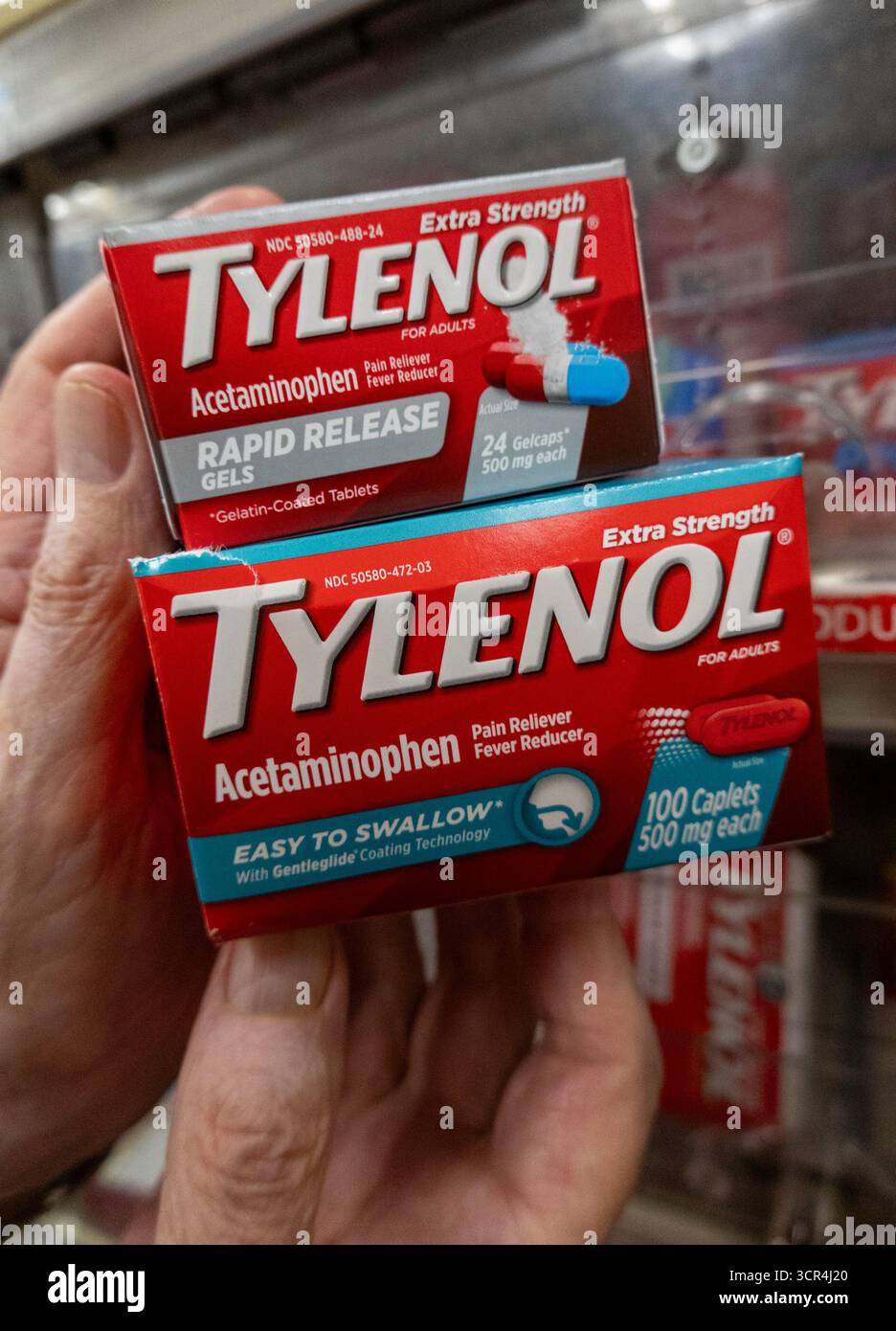 Tylenol Schmerzmittel wird in der CVS-Apotheke, 2025, New York City, USA, verkauft Stockfoto
