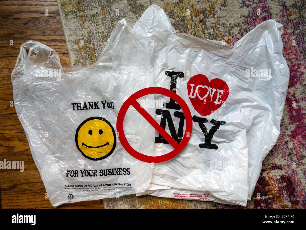 Plastikbeutel sind im Bundesstaat New York, 2025, USA, verboten Stockfoto