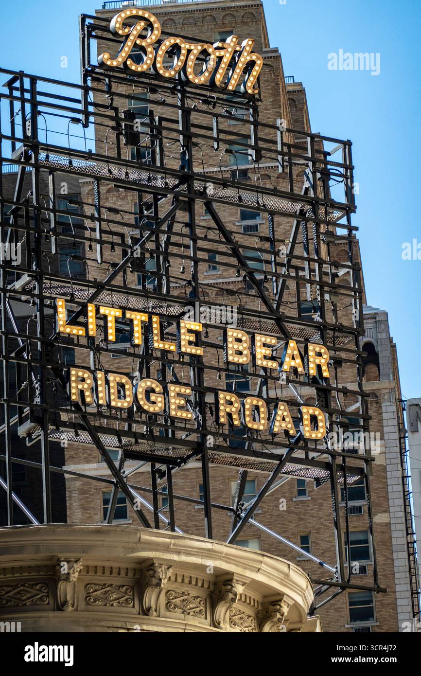 Little Bear Ridge Road' Marquee im Booth Theatre am Times Square, New York City, USA 2025 Stockfoto