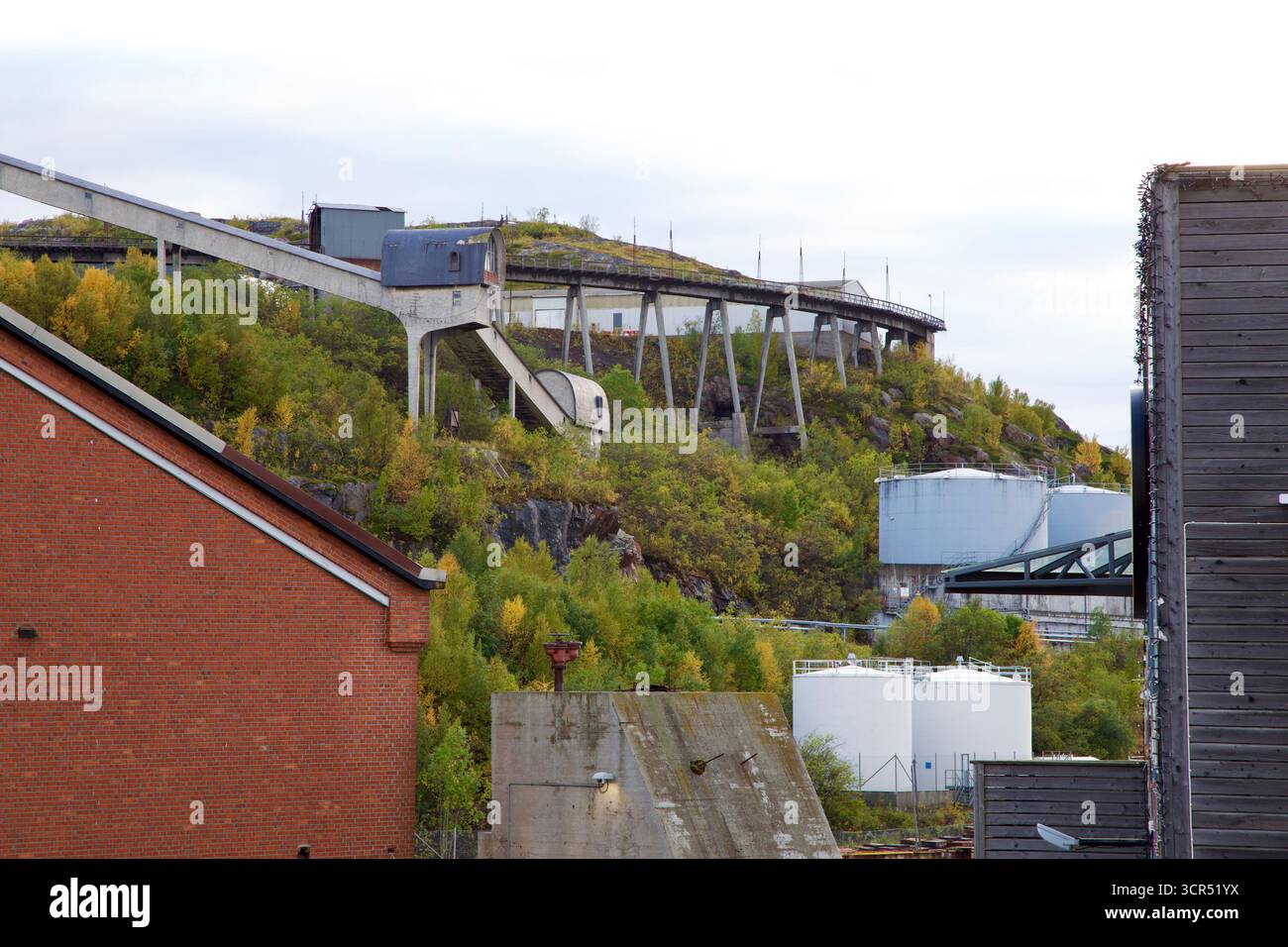 Vätsäri Wilderness Area in Finnisch Lappland, Finnland. Abgelegene subarktische Landschaft mit Wäldern, Seen und felsigem Gelände. Stockfoto