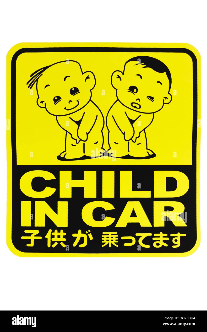 Schild für Kinder im Auto auf weißem Hintergrund Stockfoto
