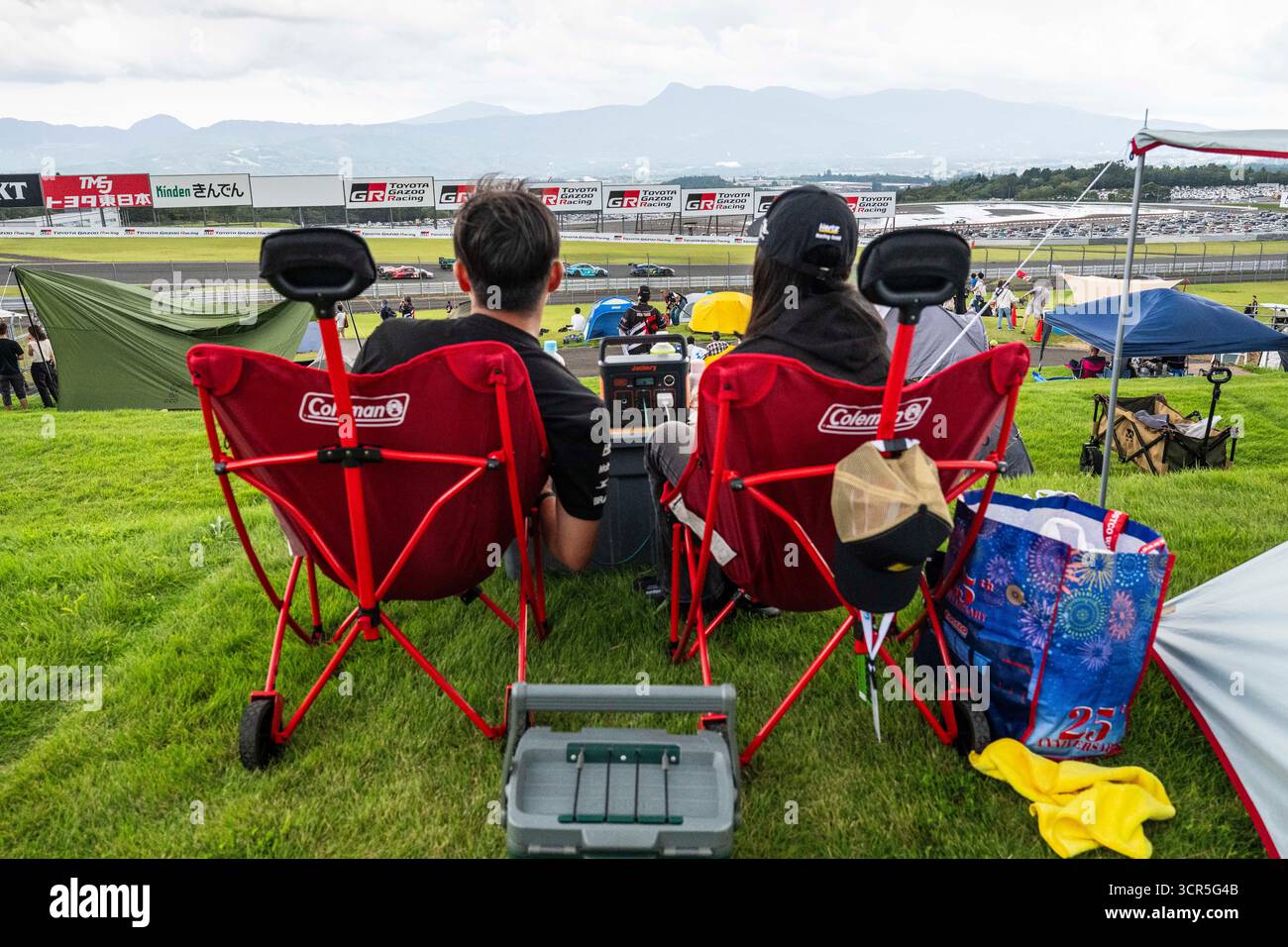 Oyama, Japon. September 2025. 27 DRUDI Mattia (ita), JAMES Ian (gbr), ROBICHON Zacharie (CAN), Heart of Racing Team, Aston Martin Vantage AMR GT3 Eco #27, LM GT3, 92 HARDWICK Ryan (usa), LIETZ Richard (AUT), PERA Riccardo (ita) 2025, Manthey 1. Phorm, Porsche 911 GT3 R (992) #92, LM GT3, Action während der Weltmeisterschaft des 2025 López 7. September 2025. DPPI Media/Alamy Live News Stockfoto