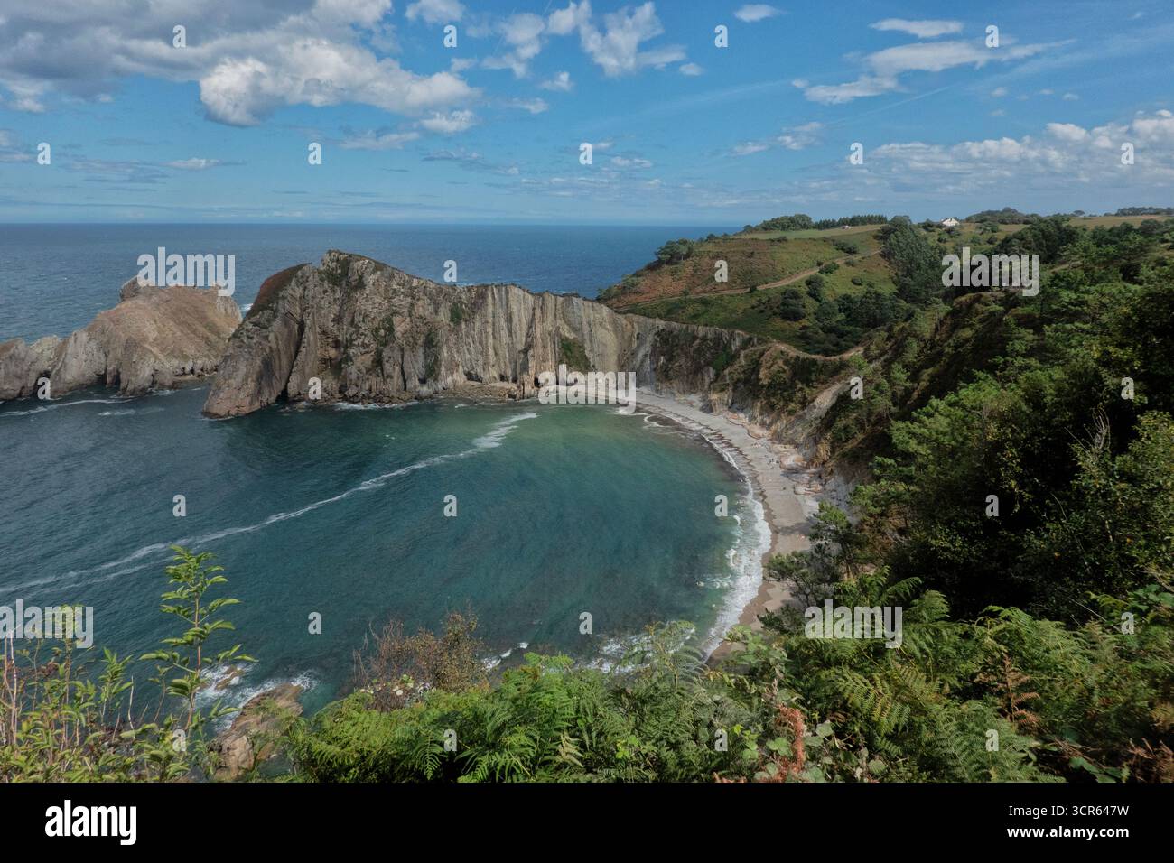 Blick auf die wunderschöne Playa del Silencio, Castañeras, Cudillero, Asturien, Spanien Stockfoto