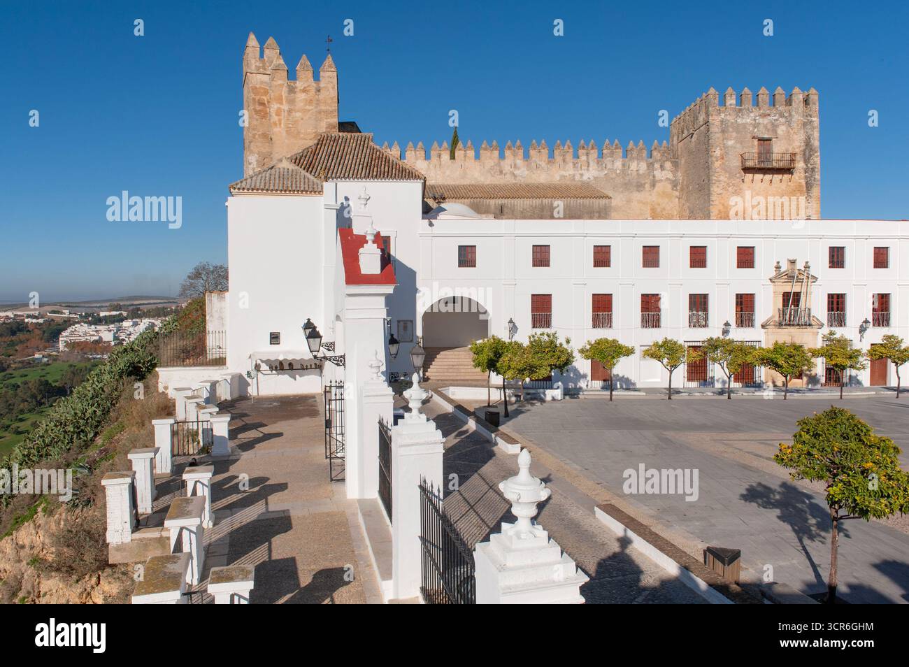 Herzogliche Burg von Arcos de la Frontera Castillo Ducal de Arcos de la Frontera Plaza del Cabildo, 11630 Arcos de la Frontera, Cádiz Stockfoto