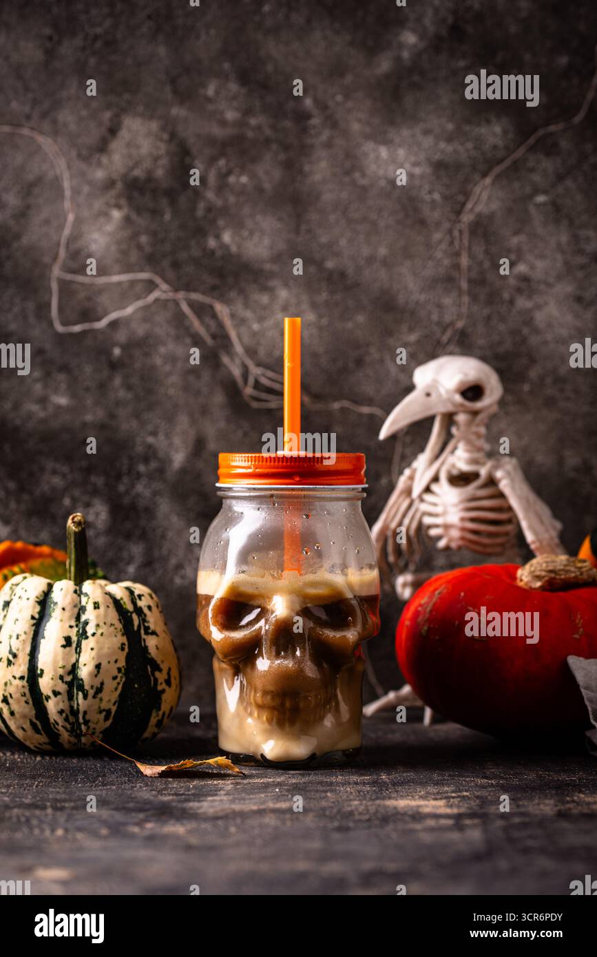 Halloween Herbst trinken Sie scharfe Kürbis Latte Stockfoto