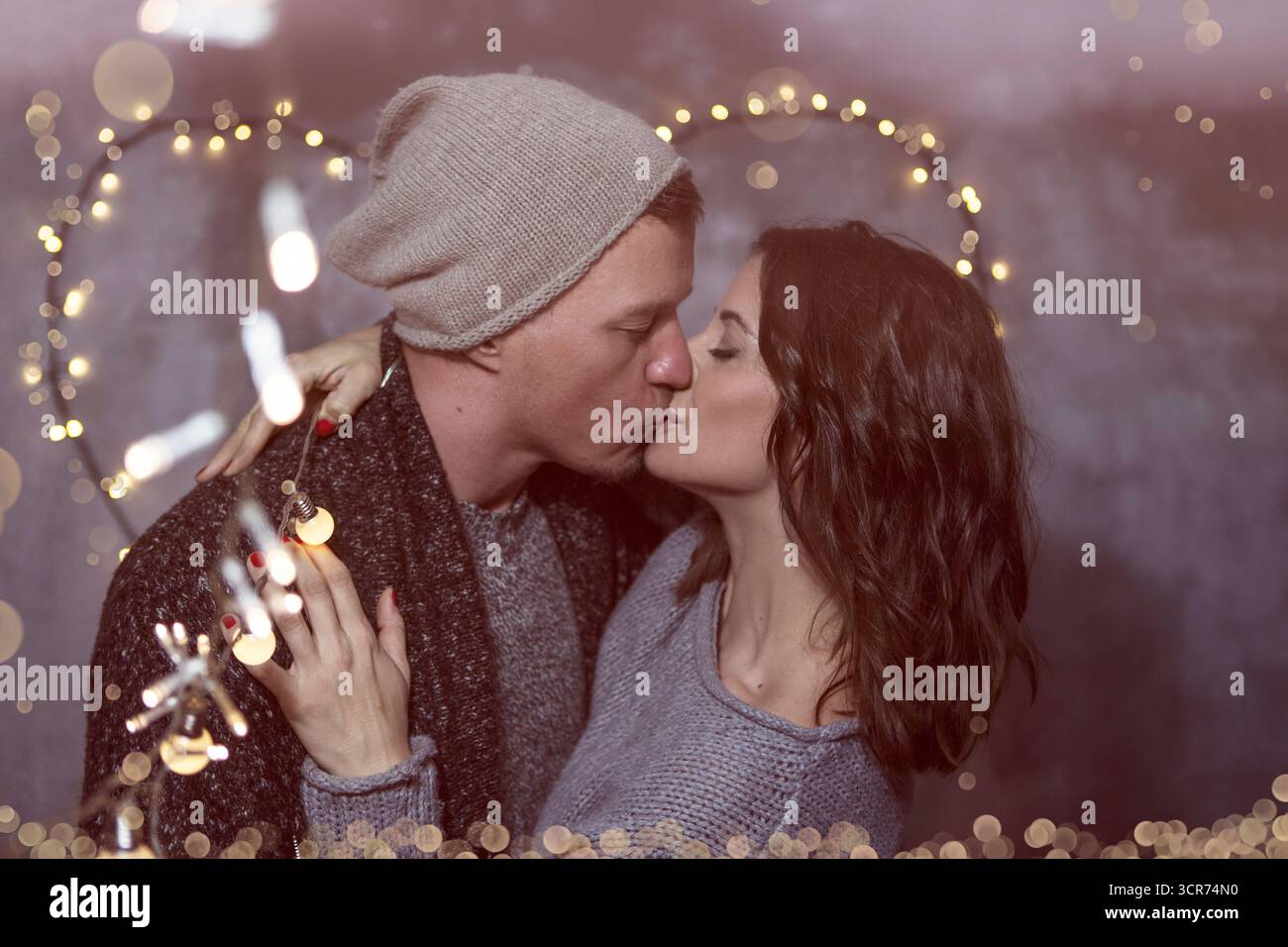 liebendes Paar küssen Stockfoto