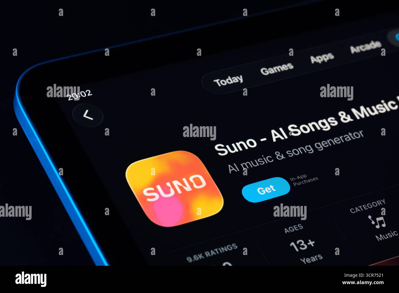 Suno AI Music App-Seite im App Store für iPad, Apple Liquid Glass Design in iOS 26 mit dunklem Modus. Stafford, Vereinigtes Königreich, 29. September 20 Stockfoto