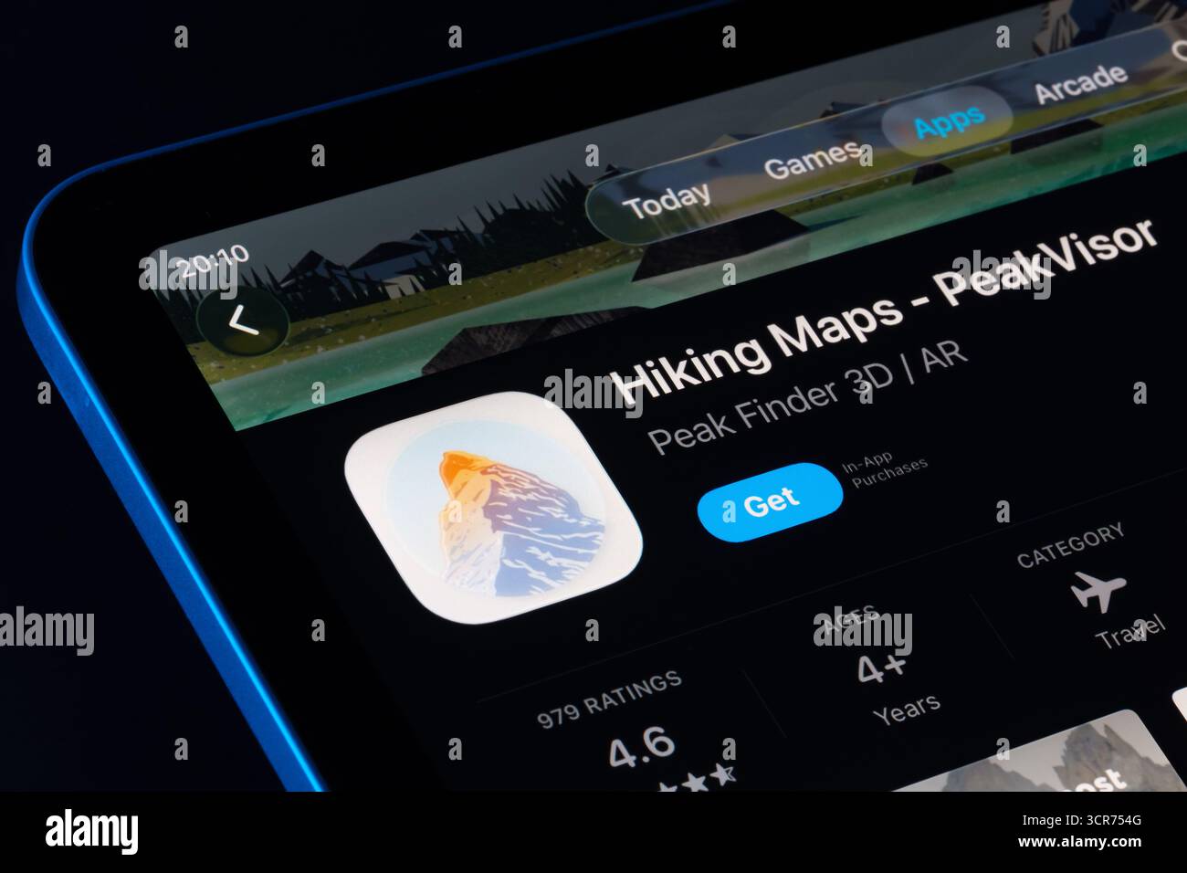Wanderkarten im iPad App Store mit Apple Liquid Glass Design in iOS 26, aktualisierter Benutzeroberfläche und Symbol abgebildet. Stafford, Vereinigtes Königreich, 29. September 2025 Stockfoto