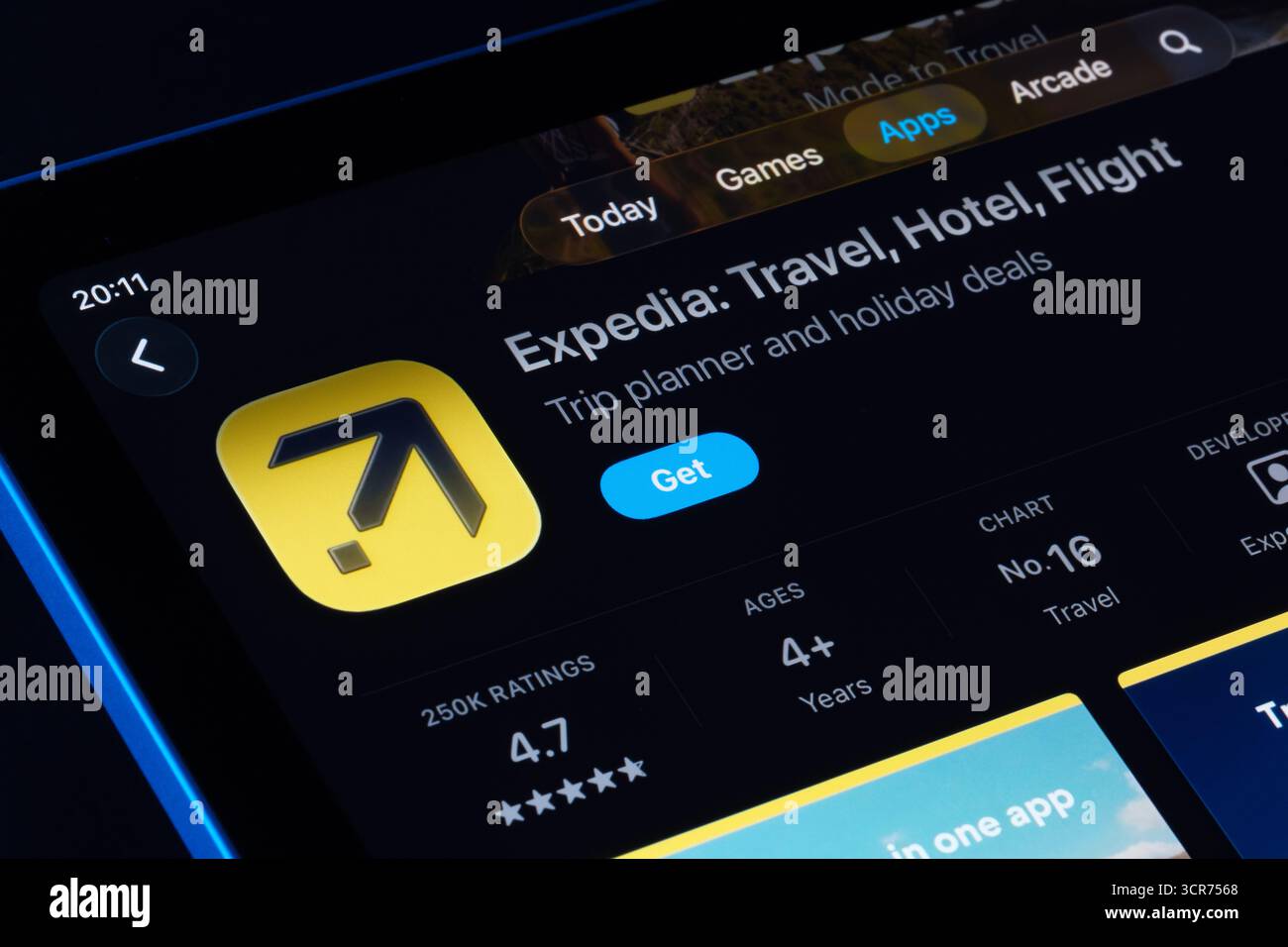 Expedia Produktbildschirm auf dem iPad, Apple Liquid Glass Design unter iOS 26 mit aktualisiertem Symbol und Bewertungen. Stafford, Vereinigtes Königreich, 29. September 2025. Stockfoto