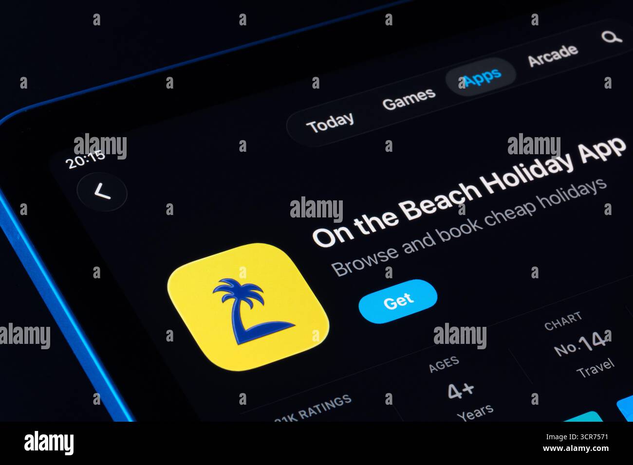 In der Beach Holiday App auf dem iPad App Store mit Apple Liquid Glass Design in iOS 26 werden Benutzeroberfläche und Symbol aktualisiert. Stafford, Vereinigtes Königreich, Septe Stockfoto