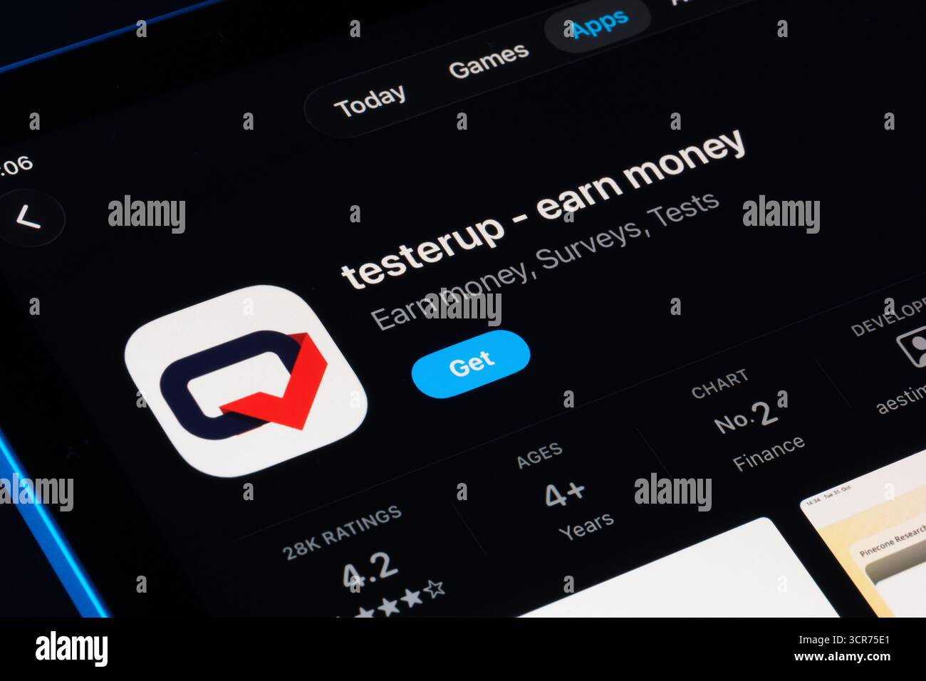 Testerup Verdienen Sie Geld im iPad App Store mit Apple Liquid Glass Design in iOS 26, aktualisierter Benutzeroberfläche und Symbol abgebildet. Stafford, Großbritannien, September Stockfoto