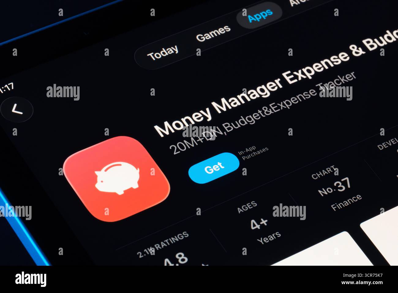 Money Manager Expense and Budget im iPad App Store, Apple Liquid Glass Style in iOS 26 mit neuen abgerundeten Glasplatten. Stafford, Großbritannien Stockfoto