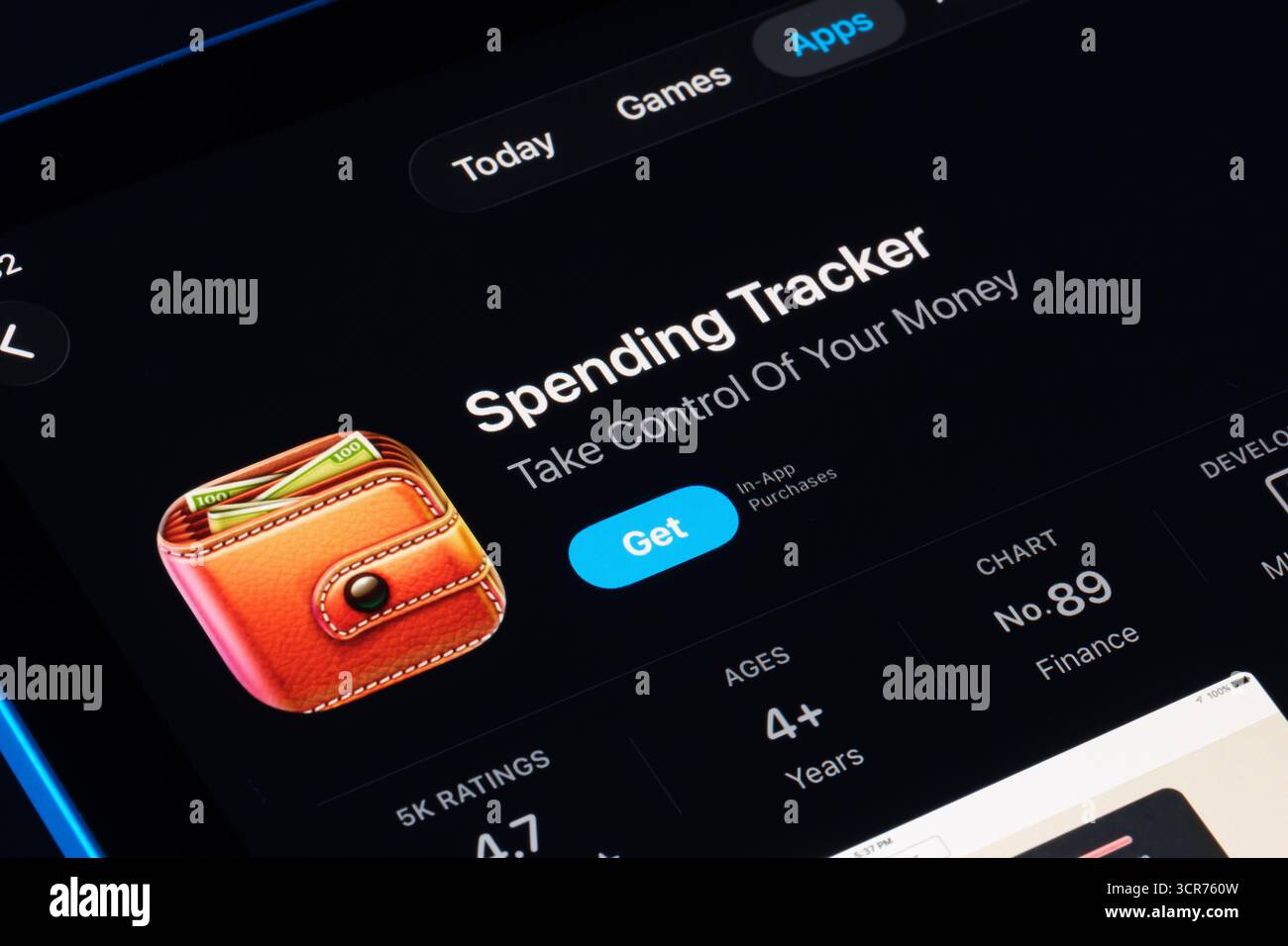 Ausgabenverfolgung Sparen Sie Ihr Geld auf dem iPad, Apple Liquid Glass Design unter iOS 26 mit aktualisiertem Symbol und Bewertungen. Stafford, Vereinigtes Königreich Stockfoto