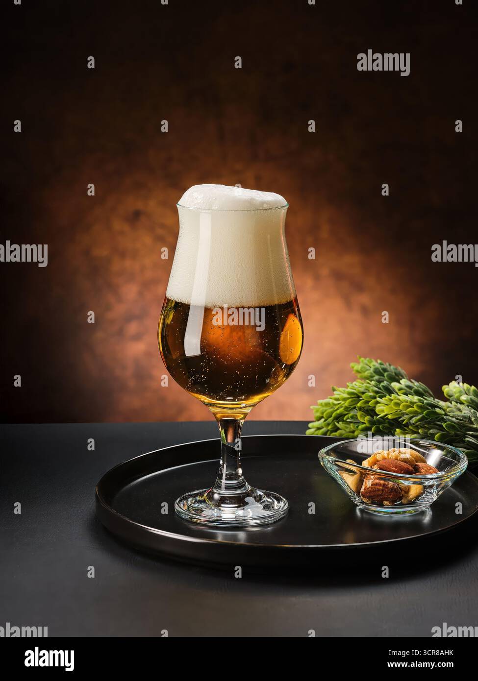 Erfrischende Mixgetränke und bunte Cocktails – hochwertige Bilder, klassische und moderne Cocktails – Mojito, Margarita, Martini und mehr Stockfoto