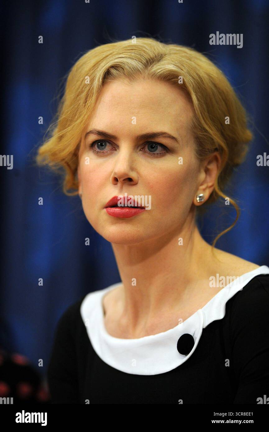 NEW YORK – 22. NOVEMBER: UNIFEM Goodwill Botschafterin der australischen Schauspielerin Nicole Kidman wird auf einer Pressekonferenz die Ergebnisse der Kampagne „Sag Nein zu Gewalt gegen Frauen“, einer internetbasierten Petition, am 25. November 2008 im Hauptquartier der Vereinten Nationen in New York bekanntgeben. UNIFEM ist der Frauenfonds der Vereinten Nationen, der die Menschenrechte von Frauen und die Gleichstellung von Frauen in über 100 Ländern fördert Stockfoto