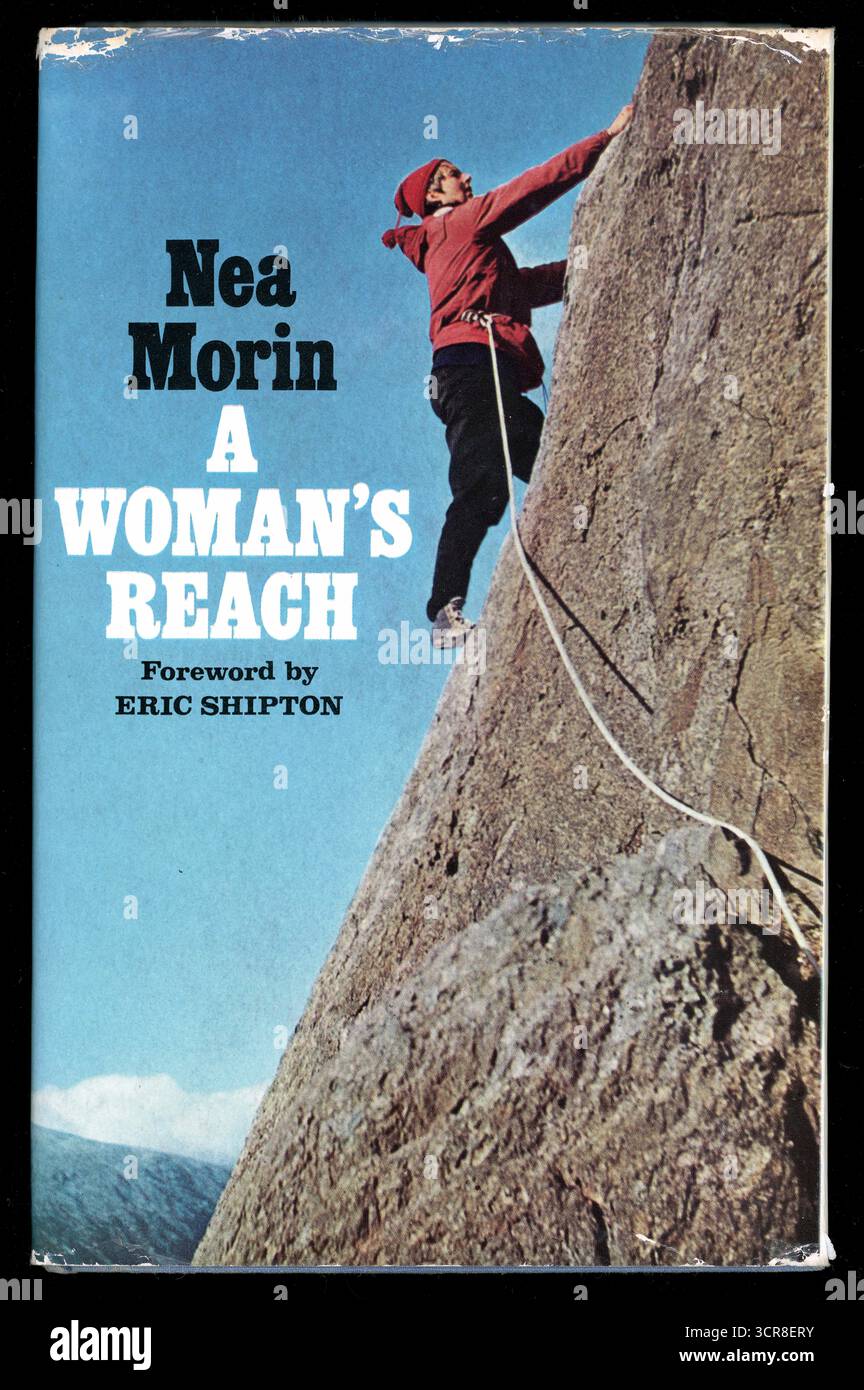 Original 1960er Jahre Hardback Kletterbuch, Staubschutzhülle auf der Vorderseite, 'A Woman's REACH' von der britischen Rockkletterin Nea Morin, 1968. London. Stockfoto
