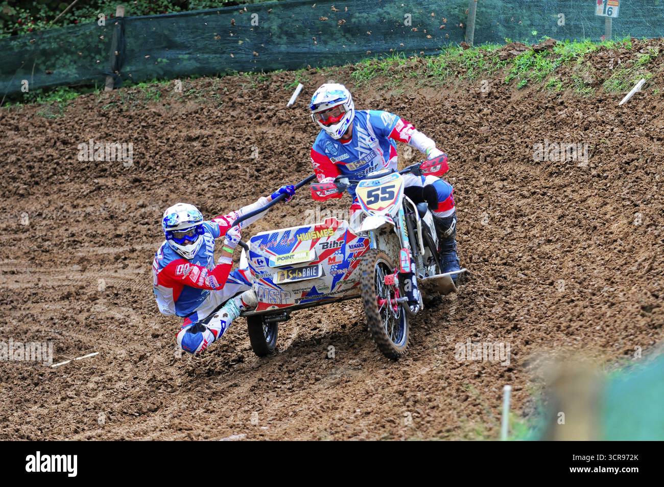 Motocross, Rudersberg, Baden-Württemberg, Deutschland, Europa, aufregender Moment in einer Kurve während eines Motocross-Rennens im Seitenwagen, Rudersberg Motocross Stockfoto