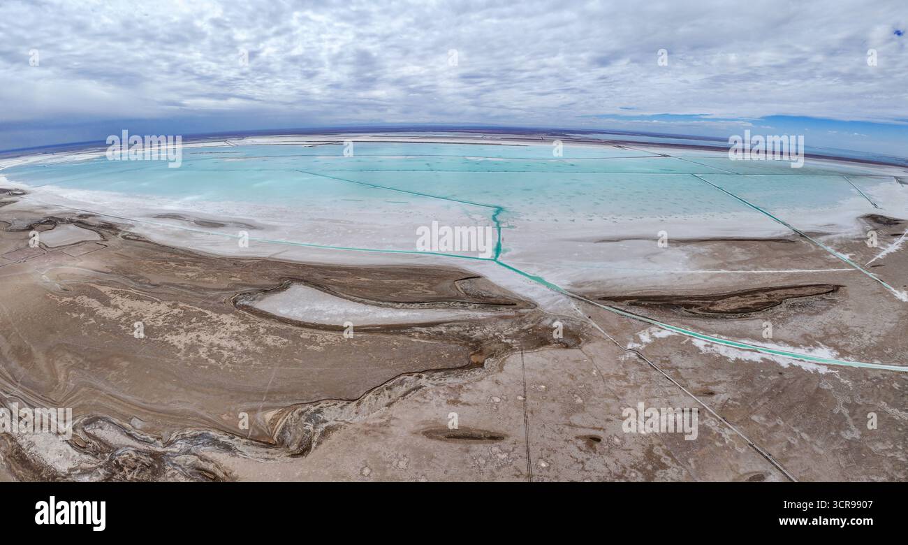 Luftaufnahmen der Wüste Gobi im Dongtai Jinnaer See, Präfektur Haixi, Provinz Qinghai Stockfoto