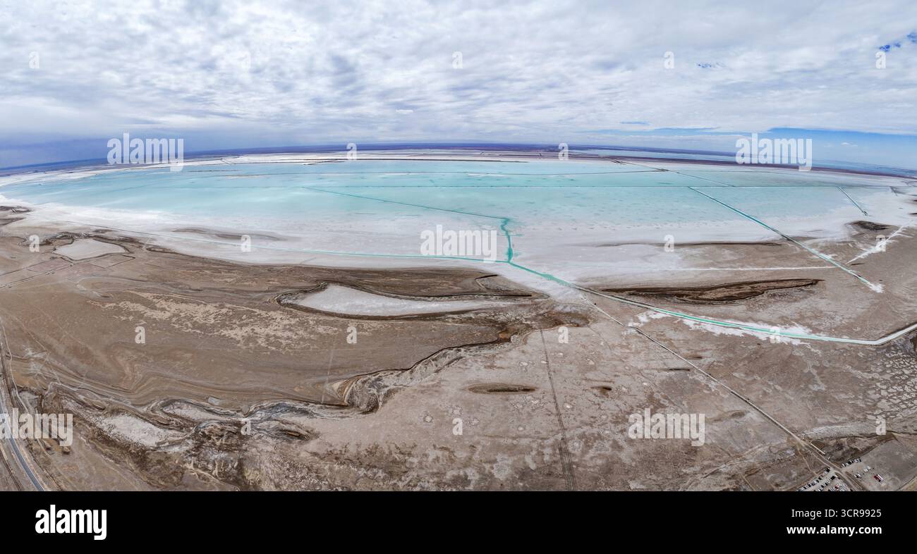 Luftaufnahmen der Wüste Gobi im Dongtai Jinnaer See, Präfektur Haixi, Provinz Qinghai Stockfoto