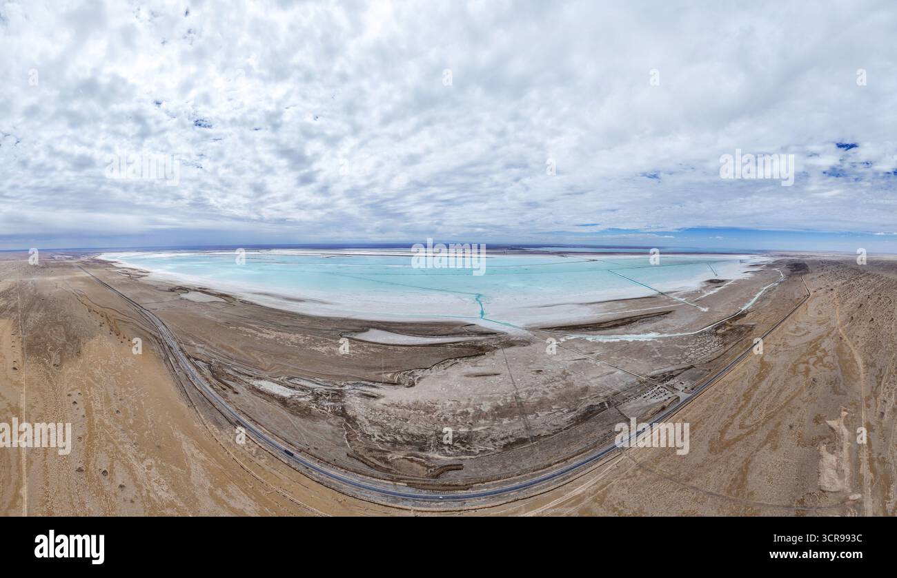 Luftaufnahmen der Wüste Gobi im Dongtai Jinnaer See, Präfektur Haixi, Provinz Qinghai Stockfoto