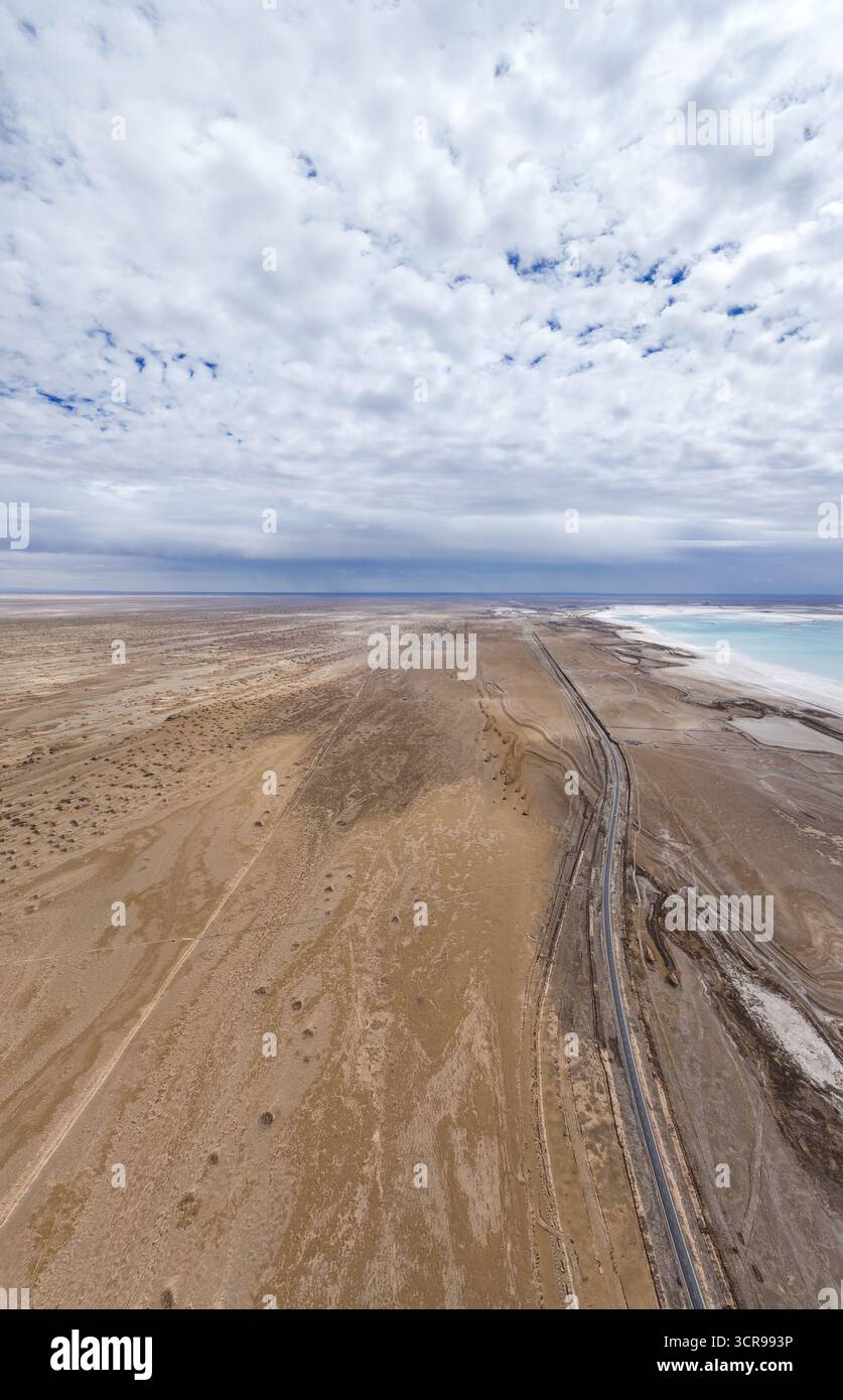 Luftaufnahmen der Wüste Gobi im Dongtai Jinnaer See, Präfektur Haixi, Provinz Qinghai Stockfoto