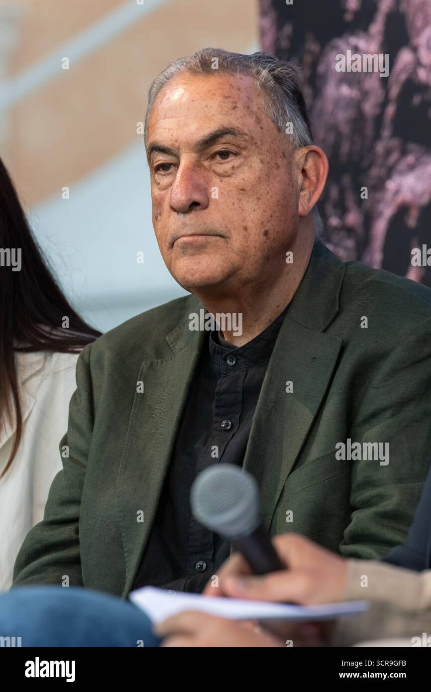 Der israelische Journalist Gideon Levy, Kolumnist der Tageszeitung Haaretz, am 28. September 2025 in Rom. Stockfoto