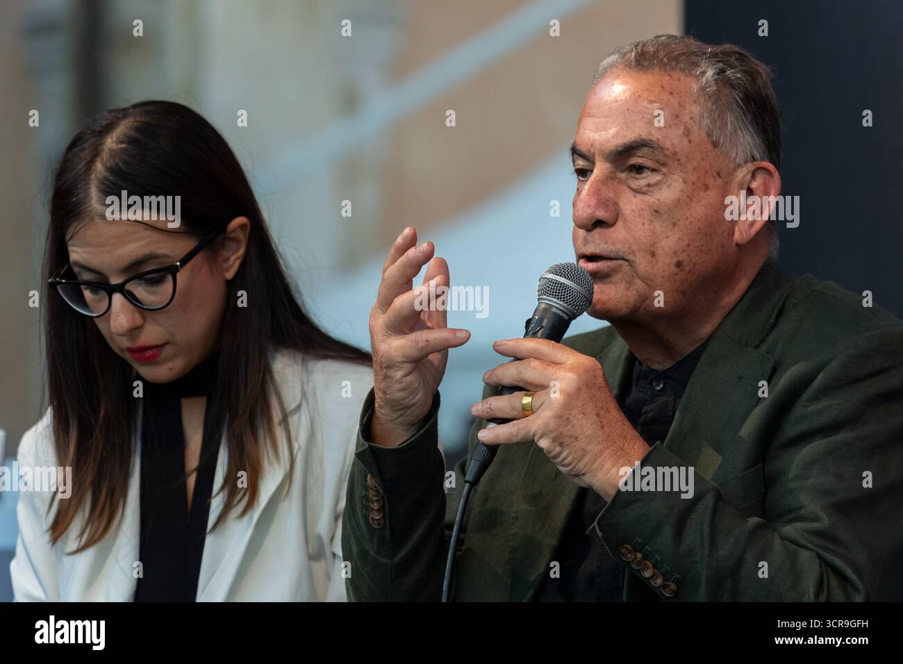 Der israelische Journalist Gideon Levy, Kolumnist der Tageszeitung Haaretz, am 28. September 2025 in Rom. Stockfoto