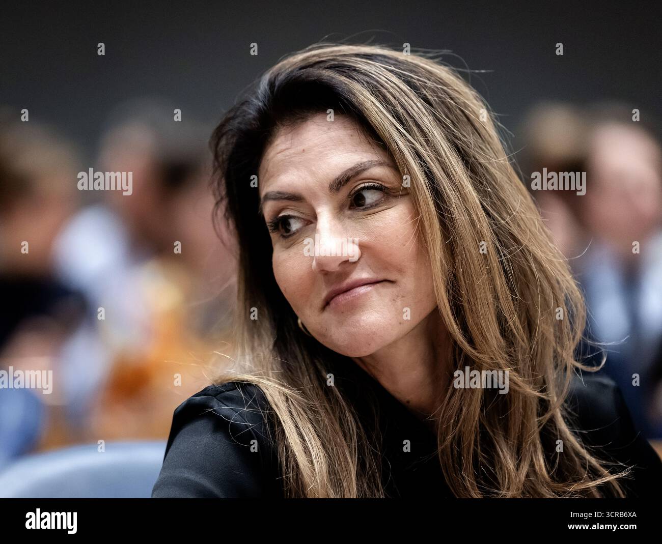 DEN HAAG - Dilan Yesilgoz (VVD) während der Abstimmungen nach der Fragestunde im Repräsentantenhaus. ANP REMKO DE WAAL niederlande raus - belgien raus Stockfoto