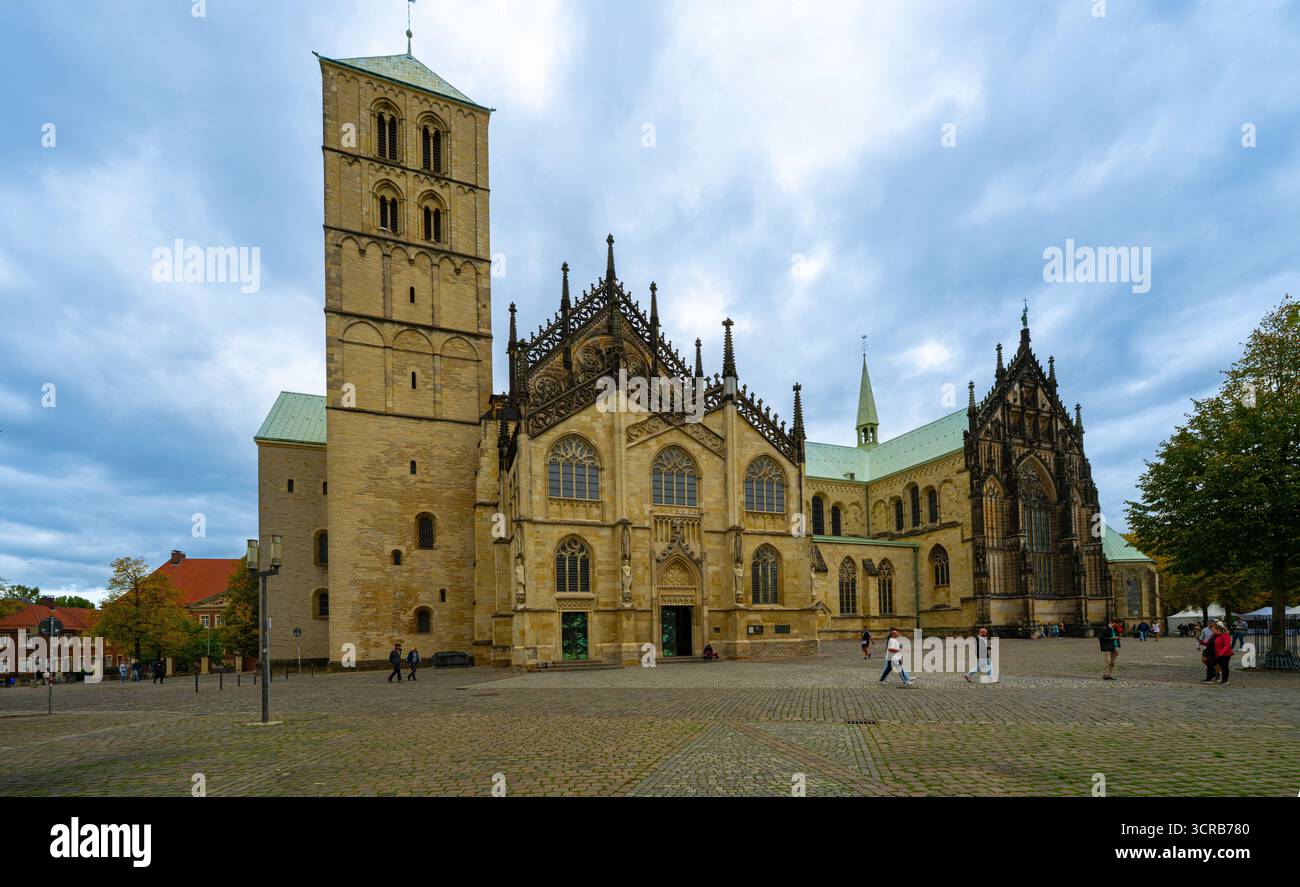 Außenansicht des Paulskirchens, des Domplatzes, Münster, Nordrhein-Westfalen, Deutschland, Europa Stockfoto