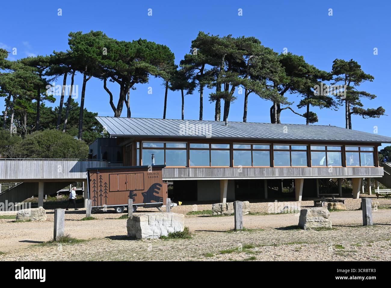 Lepe Beach, ein Sandstrand, der Teil des Lepe Country Park ist, liegt im New Forest mit Blick auf die Isle of Wight. Stockfoto