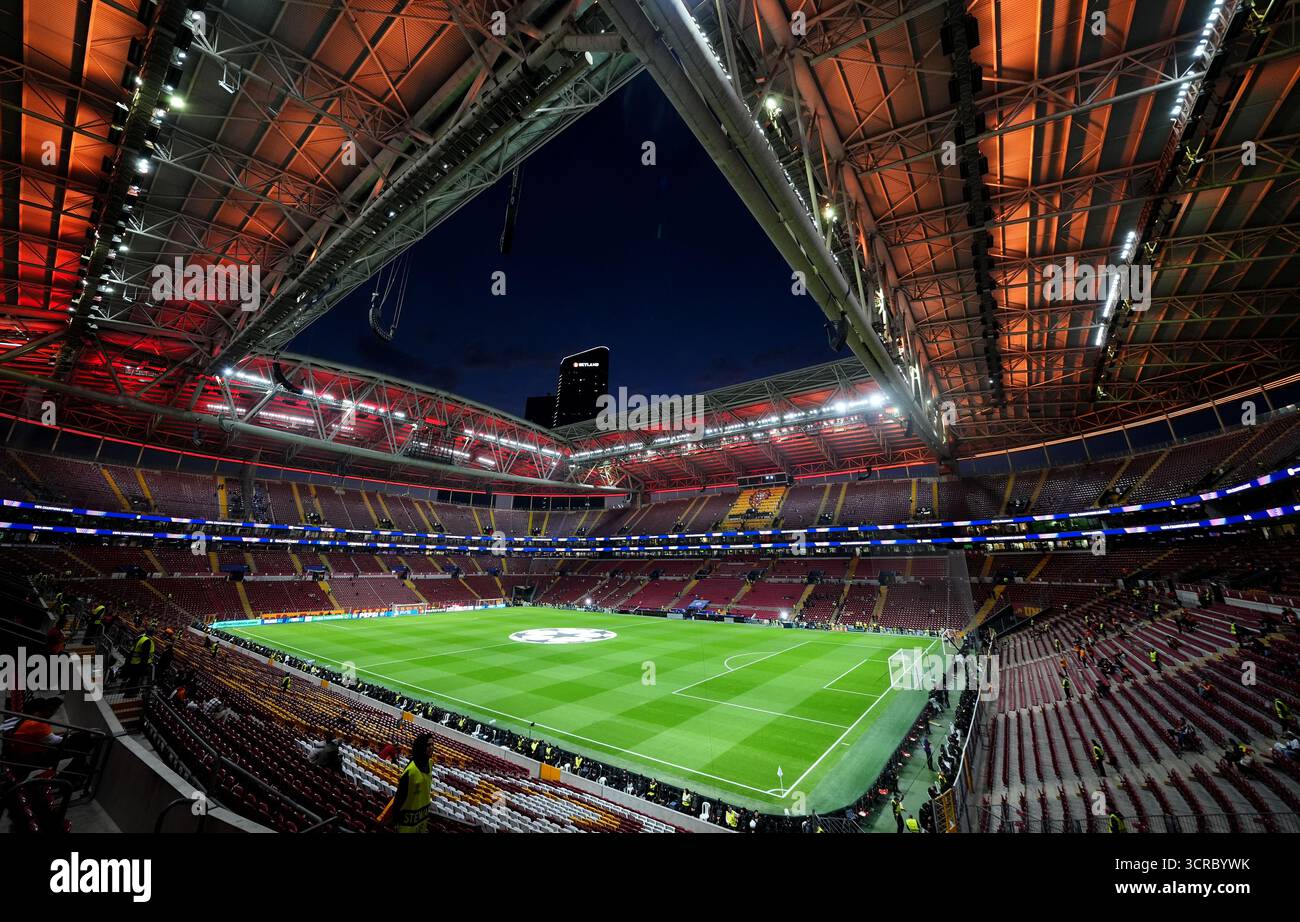 Ein allgemeiner Blick aus dem Inneren des Stadions vor dem Spiel der UEFA Champions League im RAMS Park in Istanbul, Türkei. Bilddatum: Dienstag, 30. September 2025. Stockfoto