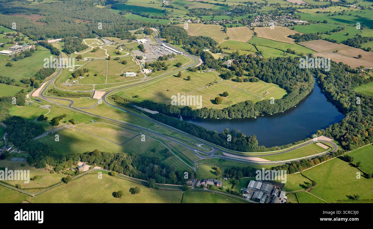 Eine Luftaufnahme der Rennstrecke Oulton Park, Cheshire, Nordwesten Englands, Großbritannien Stockfoto