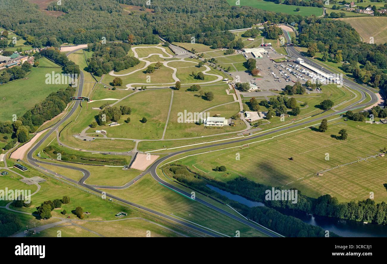 Eine Luftaufnahme der Rennstrecke Oulton Park, Cheshire, Nordwesten Englands, Großbritannien Stockfoto