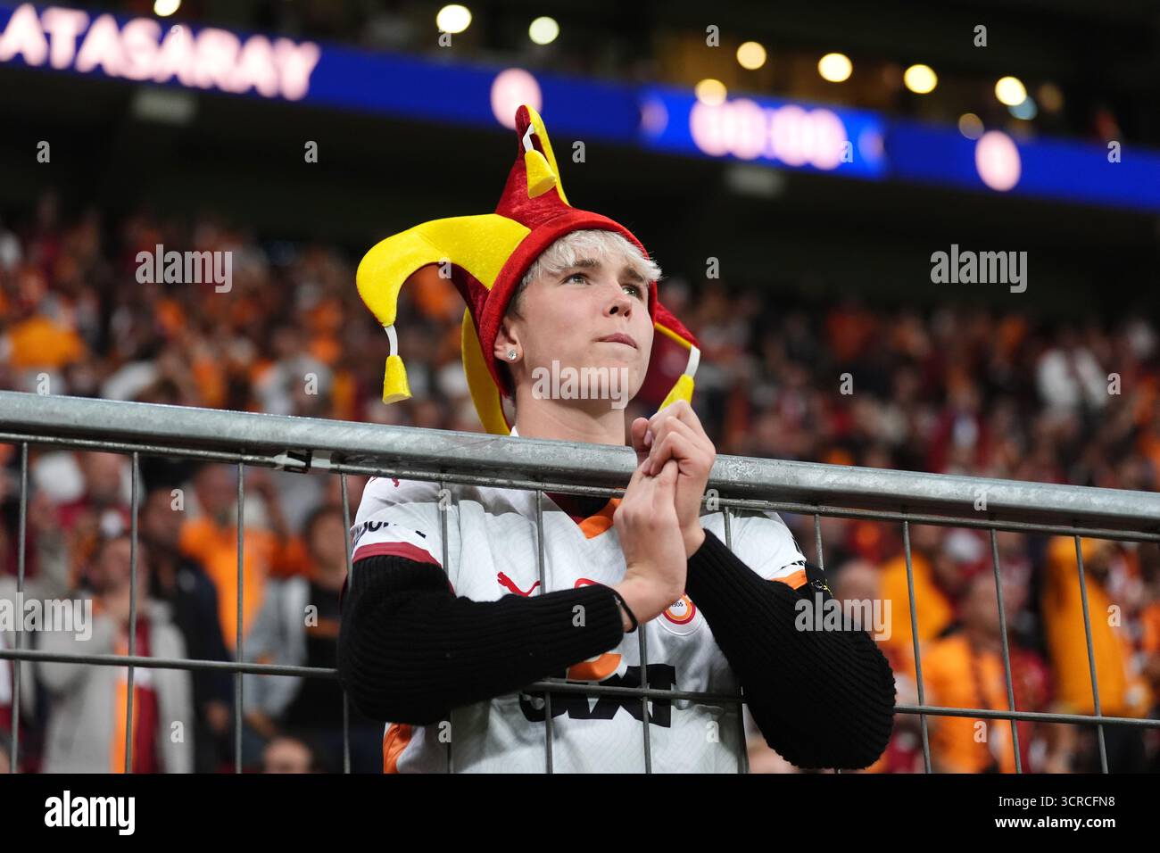 Galatasaray Fans vor der UEFA Champions League, Liga-Spiel im RAMSPARK in Istanbul, Türkei. Bilddatum: Dienstag, 30. September 2025. Stockfoto