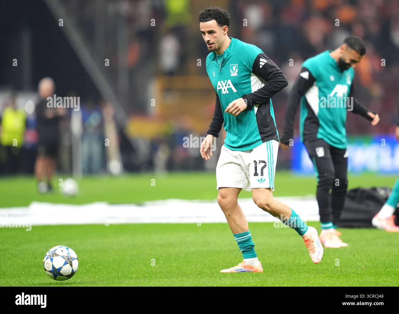 Curtis Jones aus Liverpool hat sich vor dem Auftakt in der UEFA Champions League, Liga-Spiel im RAMSPARK in Istanbul, Türkei, aufgewärmt. Bilddatum: Dienstag, 30. September 2025. Stockfoto