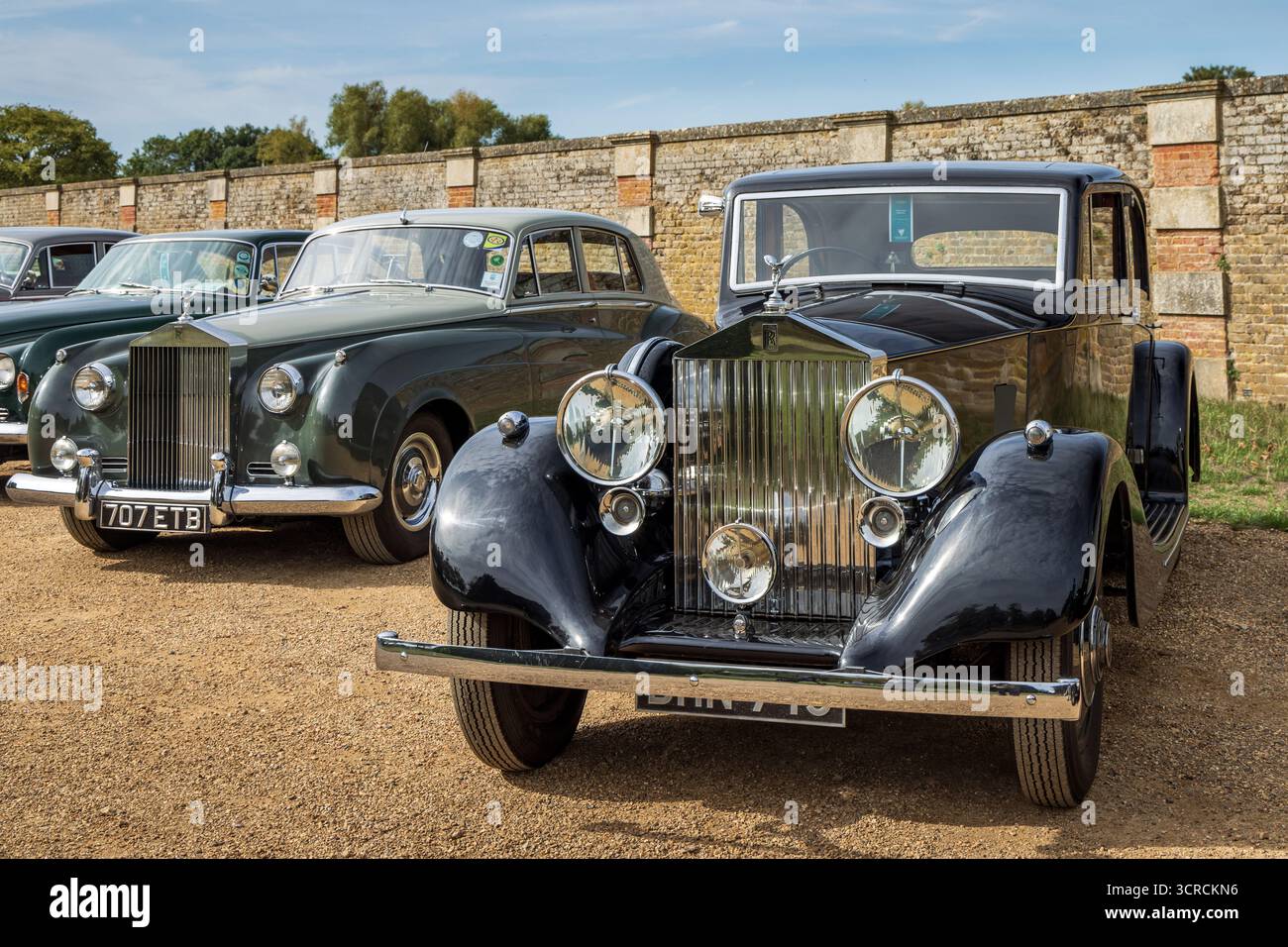 Ausstellung klassischer Rolls-Royce-Autos, Concours of Elegance 2025, Hampton Court Palace, London, Großbritannien Stockfoto