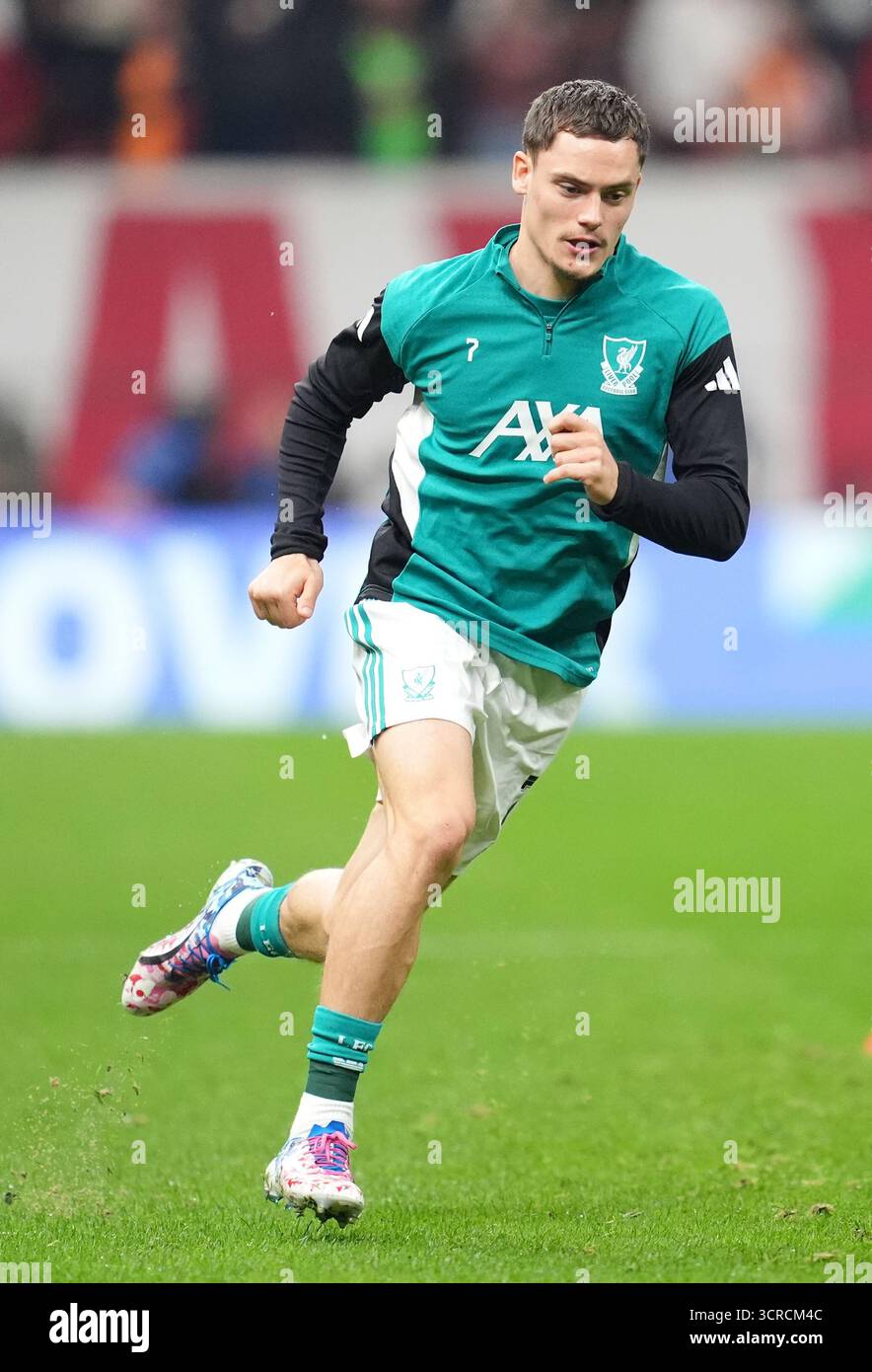 Florian Wirtz, Liverpool, wärmt sich vor dem Auftakt in der UEFA Champions League, Liga-Spiel im RAMS Park in Istanbul, Türkei, auf. Bilddatum: Dienstag, 30. September 2025. Stockfoto