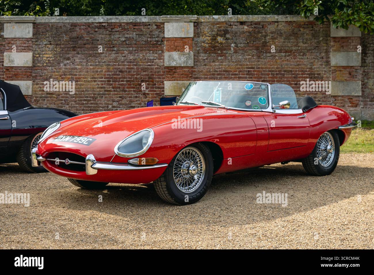 1965 Jaguar E-Type Serie 1 4,2-Liter-Coupé mit festem Kopf, Concours of Elegance 2025, Hampton Court Palace, London, Großbritannien Stockfoto