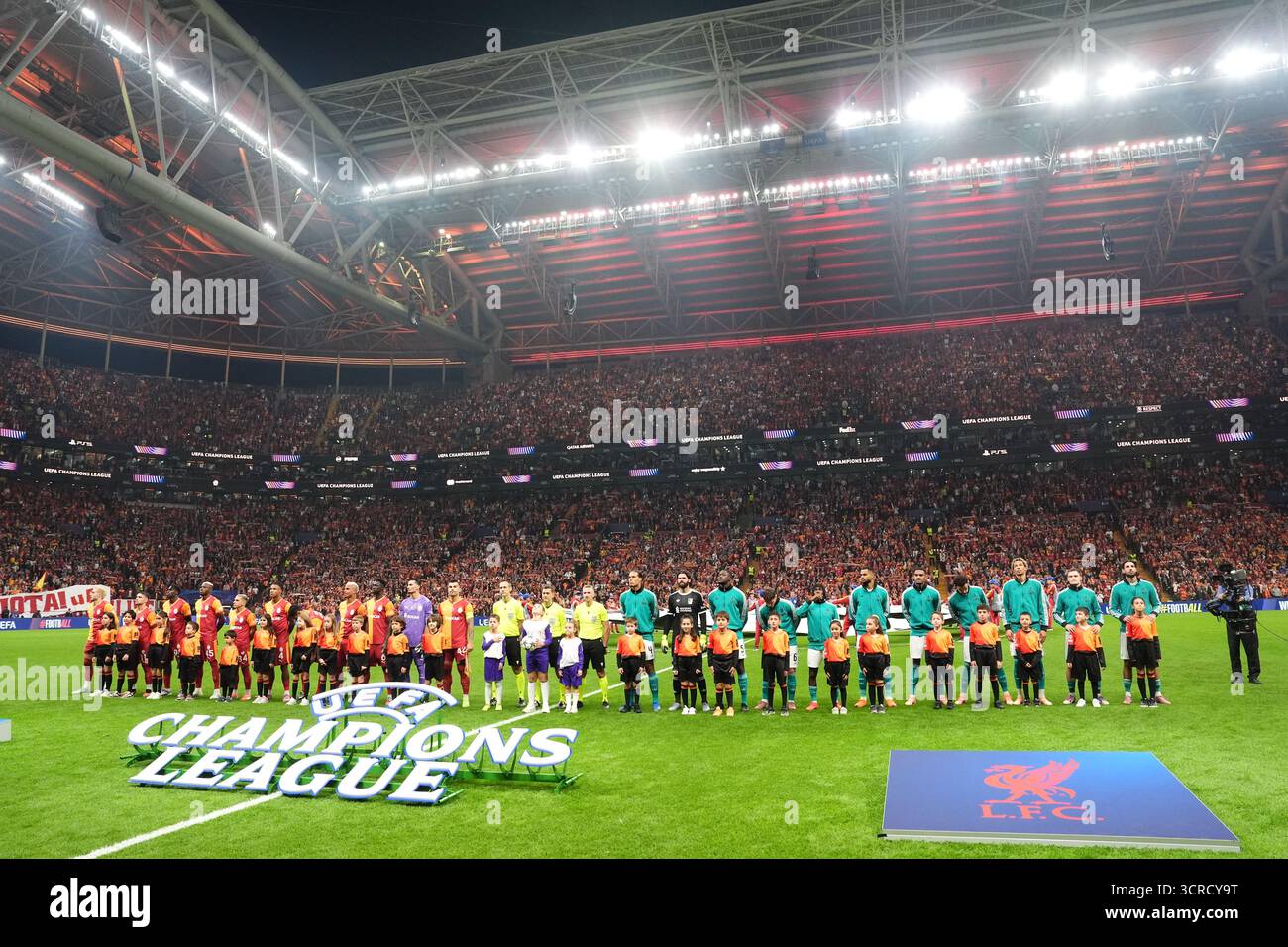 Galatasaray und Liverpool stehen vor dem Spiel der UEFA Champions League im RAMSPARK in Istanbul, Türkei, an. Bilddatum: Dienstag, 30. September 2025. Stockfoto