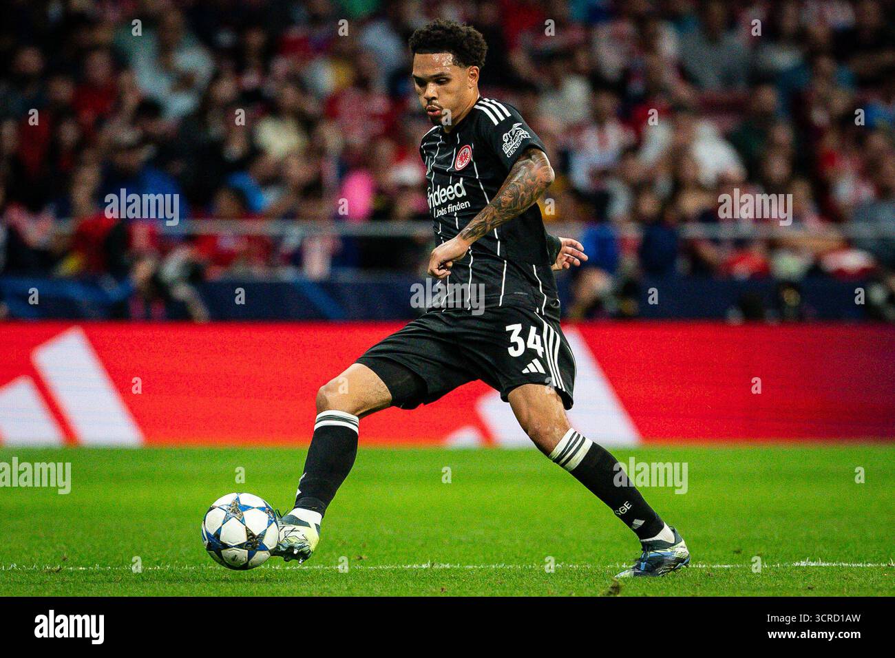Nnamdi COLLINS von Eintracht Frankfurt während der UEFA Champions League, League-Phase, MD2-Fußballspiel zwischen Atletico de Madrid und Eintracht Frankfurt am 30. September 2025 im Riyadh Air Metropolitano Stadion in Madrid, Spanien Stockfoto