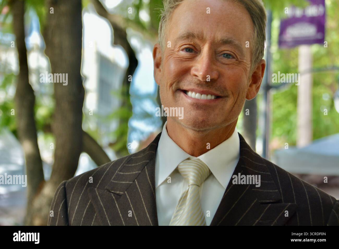 Los Angeles, Kalifornien, USA. 30. September 2025. Der Fernsehautor und Produzent Peter Marc Jacobson nimmt am 30. September 2025 an Fran Dreschers Hollywood Walk of Fame-Star-Zeremonie in Los Angeles Teil. Quelle: Sharon Graphics/Alamy Live News Stockfoto