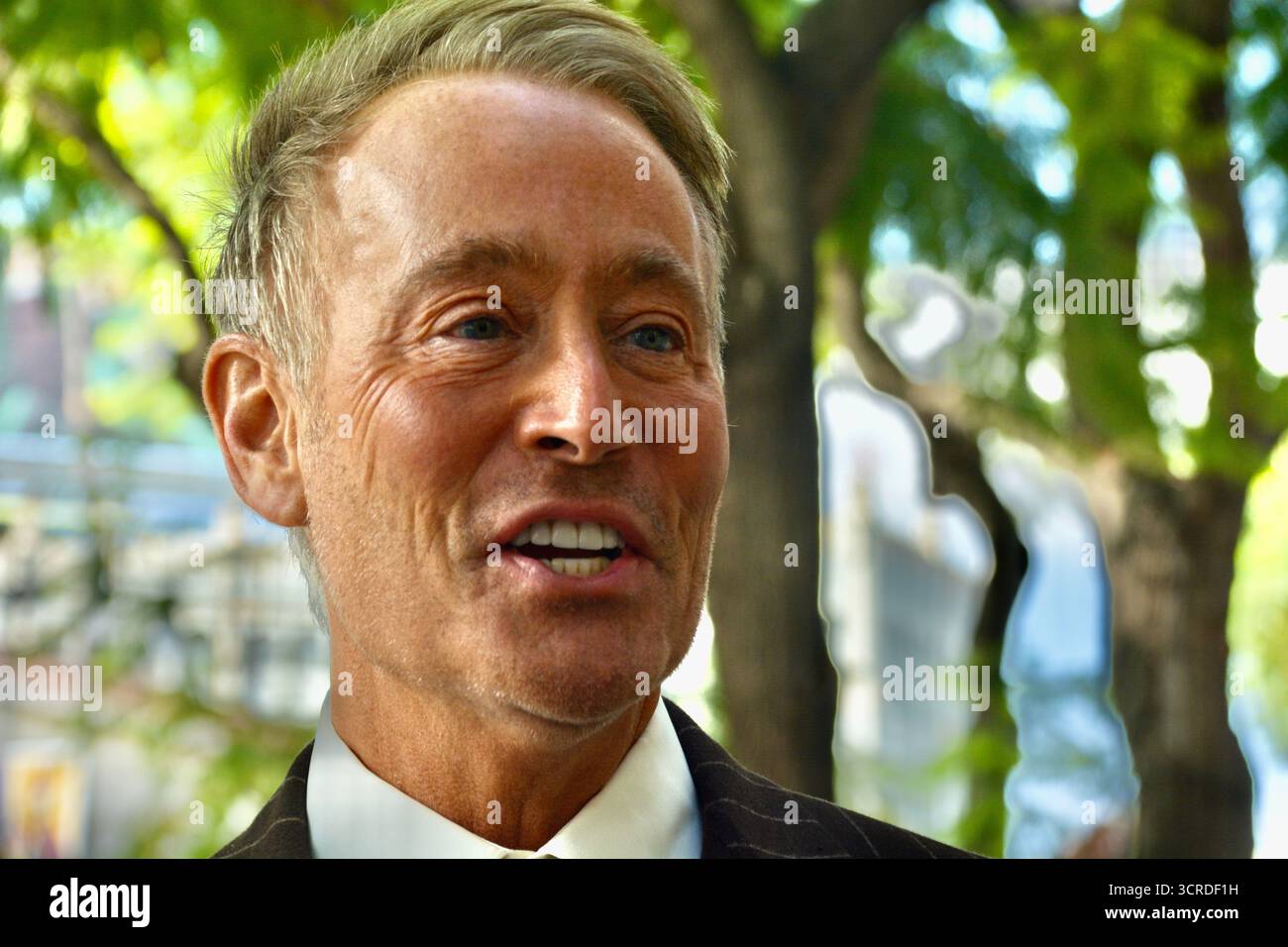 Los Angeles, Kalifornien, USA. 30. September 2025. Der Fernsehautor und Produzent Peter Marc Jacobson nimmt am 30. September 2025 an Fran Dreschers Hollywood Walk of Fame-Star-Zeremonie in Los Angeles Teil. Quelle: Sharon Graphics/Alamy Live News Stockfoto