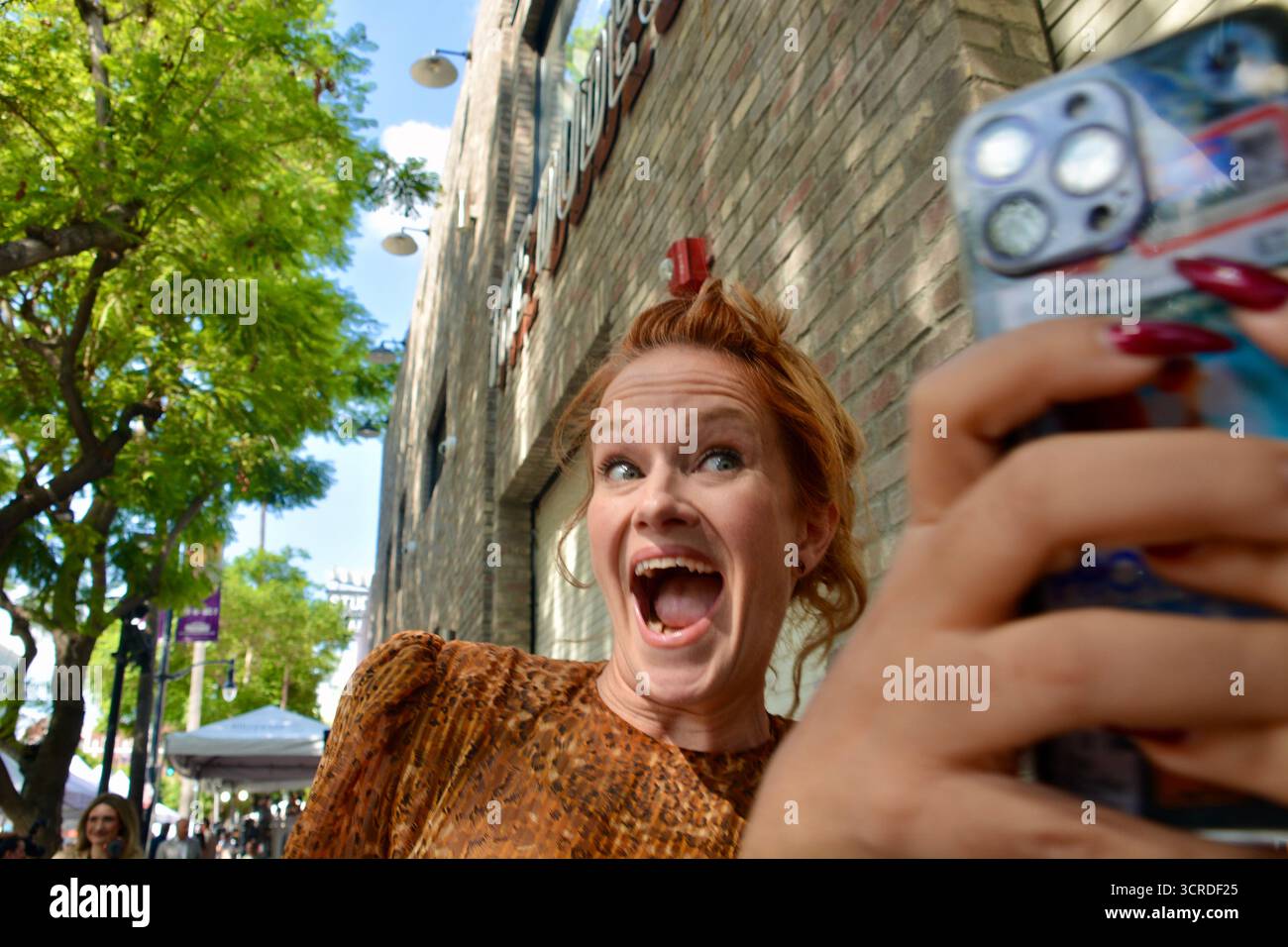 Los Angeles, Kalifornien, USA. 30. September 2025. Schauspielerin Nicholle Tom nimmt am 30. September 2025 an Fran Dreschers Hollywood Walk of Fame-Star-Zeremonie in Los Angeles Teil. Quelle: Sharon Graphics/Alamy Live News Stockfoto