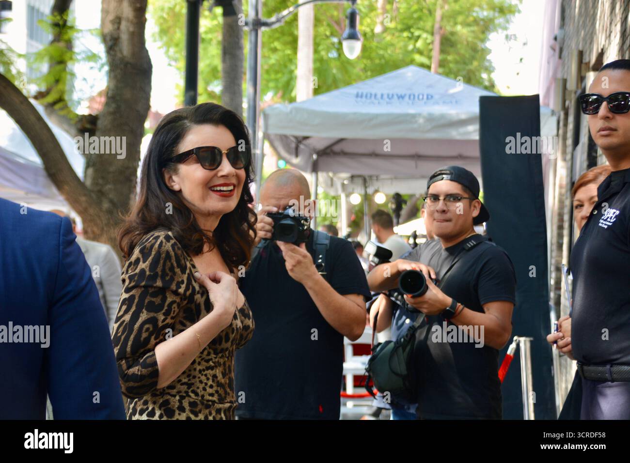 Los Angeles, Kalifornien, USA. 30. September 2025. Die Schauspielerin und Aktivistin Fran Drescher wird während einer offiziellen Zeremonie am 30. September 2025 in Los Angeles, Kalifornien, mit einem Star auf dem Hollywood Walk of Fame geehrt. Quelle: Sharon Graphics/Alamy Live News Stockfoto