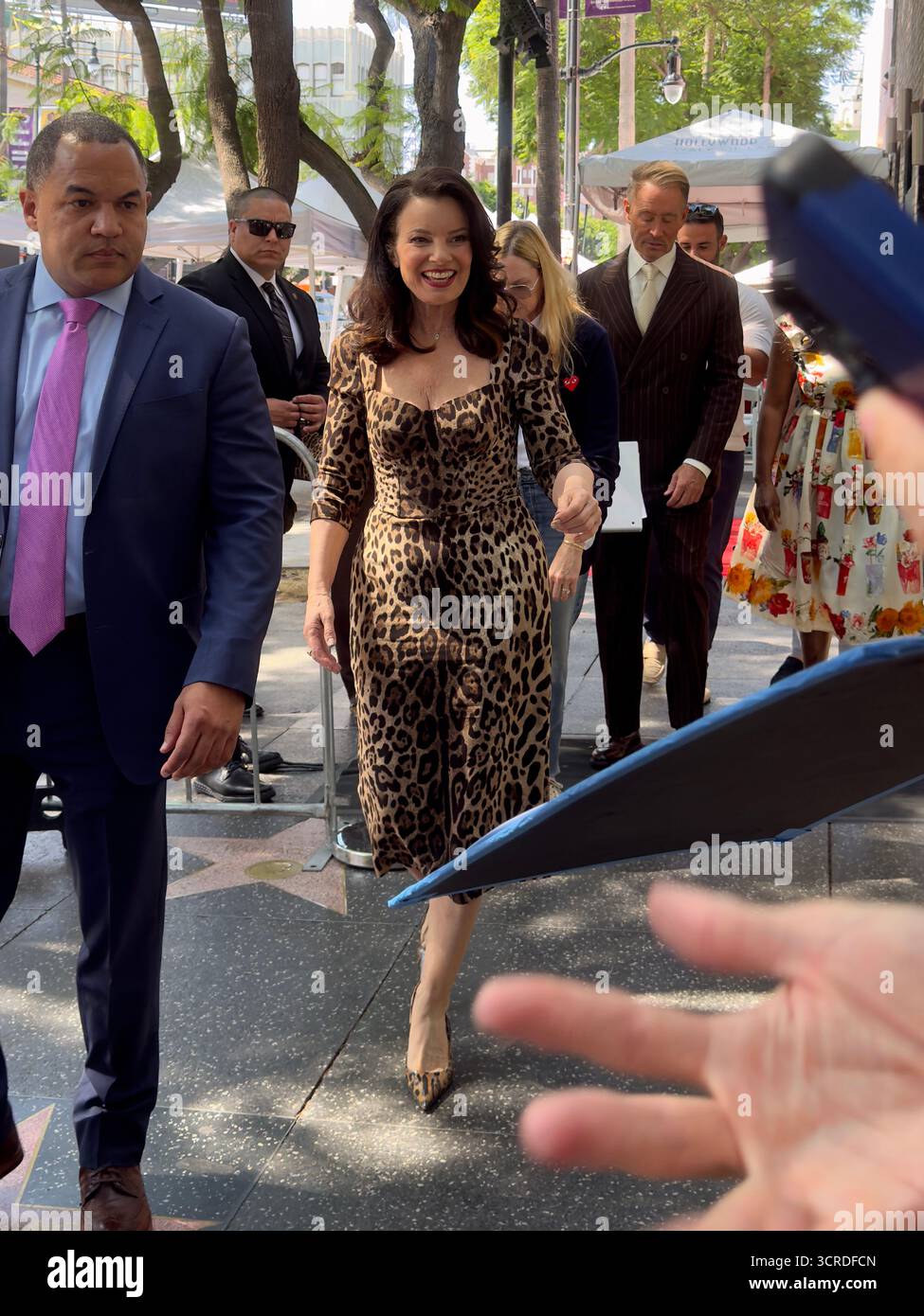 Los Angeles, Kalifornien, USA. 30. September 2025. Die Schauspielerin und Aktivistin Fran Drescher wird während einer offiziellen Zeremonie am 30. September 2025 in Los Angeles, Kalifornien, mit einem Star auf dem Hollywood Walk of Fame geehrt. Quelle: Sharon Graphics/Alamy Live News Stockfoto