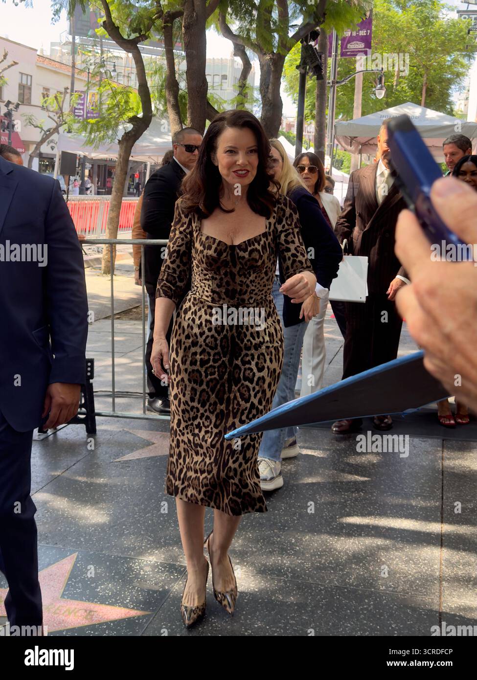 Los Angeles, Kalifornien, USA. 30. September 2025. Die Schauspielerin und Aktivistin Fran Drescher wird während einer offiziellen Zeremonie am 30. September 2025 in Los Angeles, Kalifornien, mit einem Star auf dem Hollywood Walk of Fame geehrt. Quelle: Sharon Graphics/Alamy Live News Stockfoto