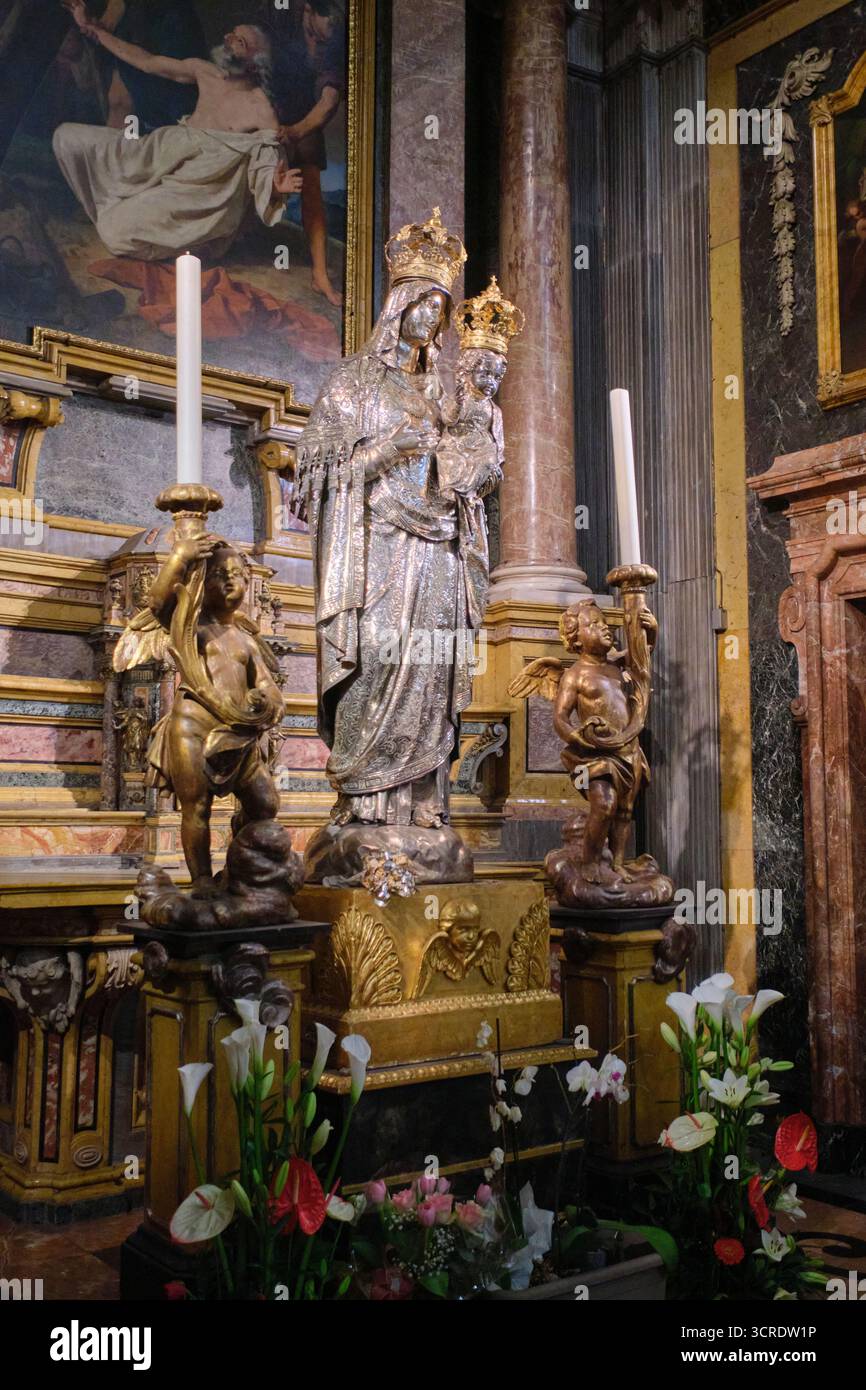 Berühmte silberne Madonna, Jungfrau Maria Ikone. In der barocken Kirche, dem Heiligtum unserer Lieben Frau des Trostes. In Turin, Turin, Italien. Stockfoto