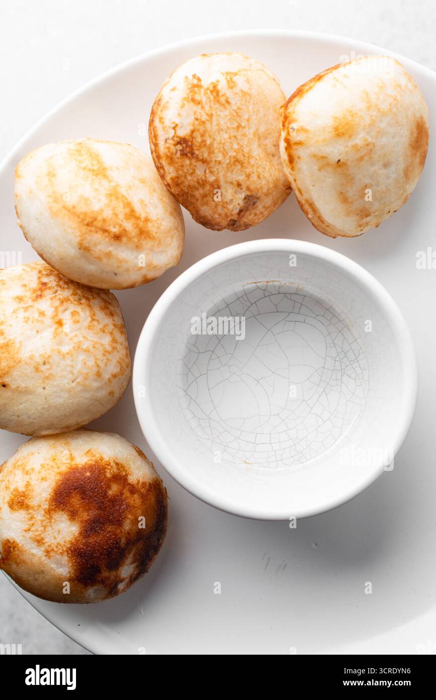 Blick von oben auf Masa, Blick von oben auf das Essen vom nördlichen nigeria Masa Reis Kuchen Stockfoto